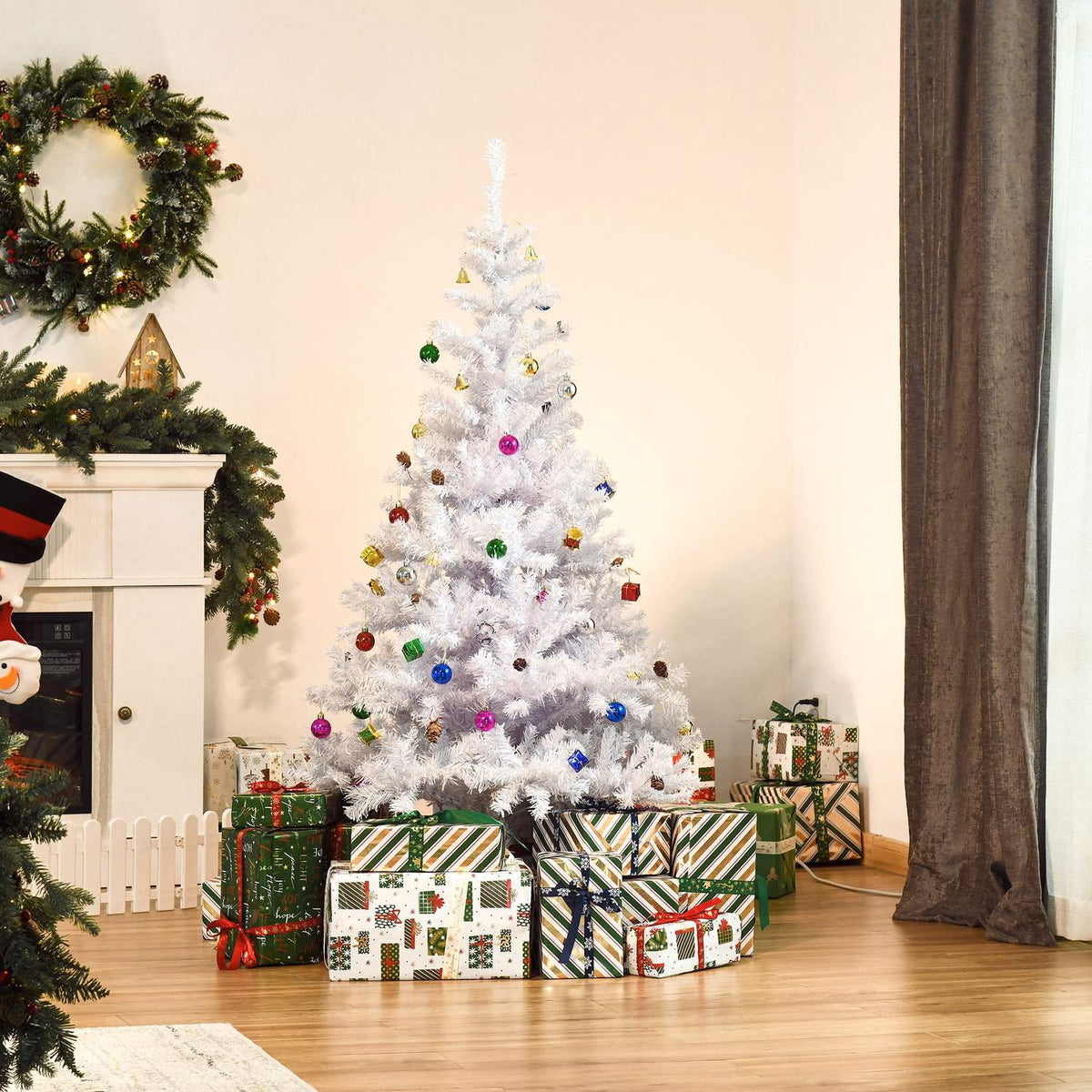 Bílý umělý vánoční stromek 150 cm s ozdobami