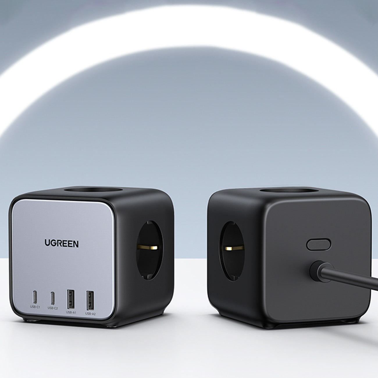 AC 240V GaN grenuttagsladdare 2x USB-C 2x USB-A 3x AC 240V - svart