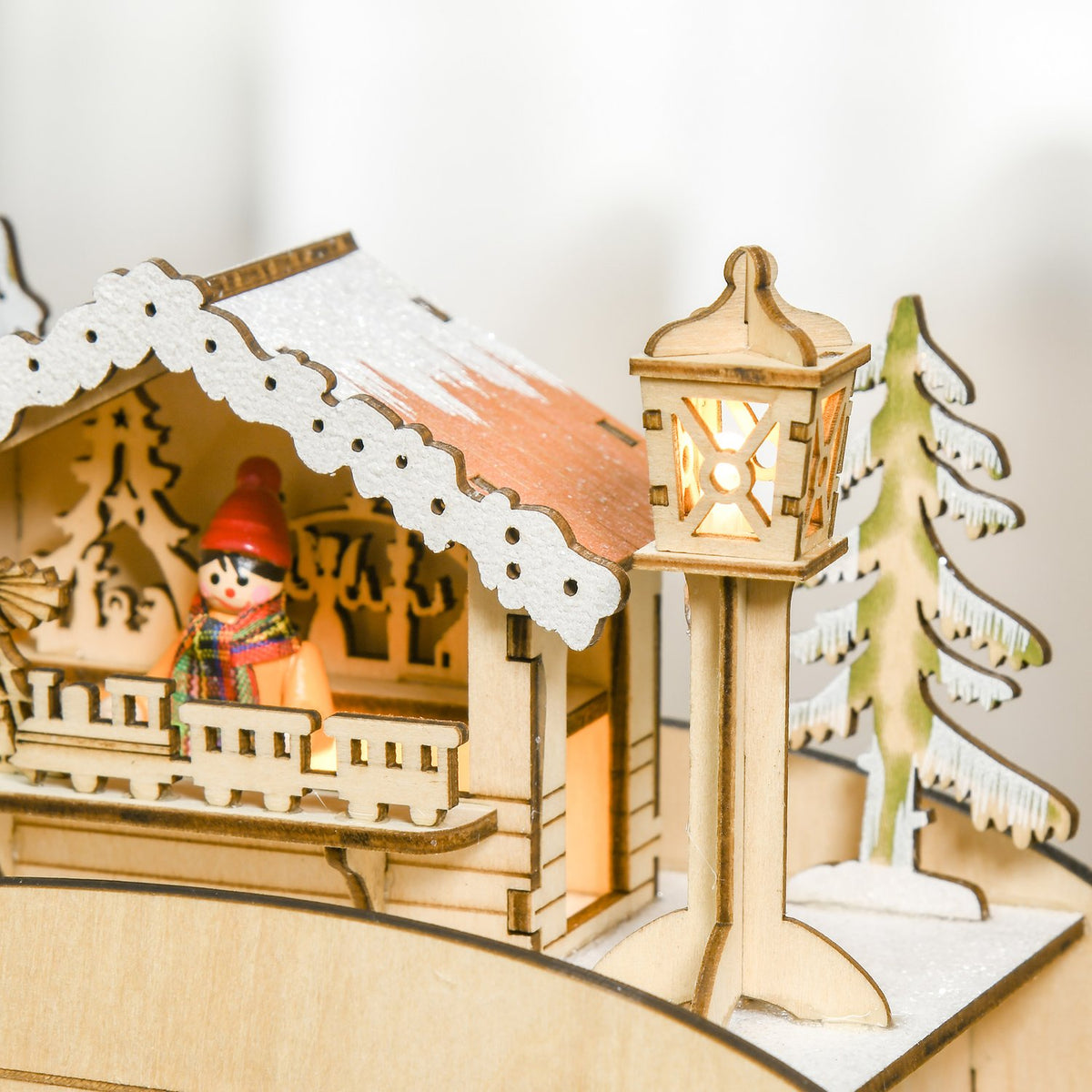 Adventní kalendář s 24 LED osvětlenými zásuvkami, ve tvaru saní