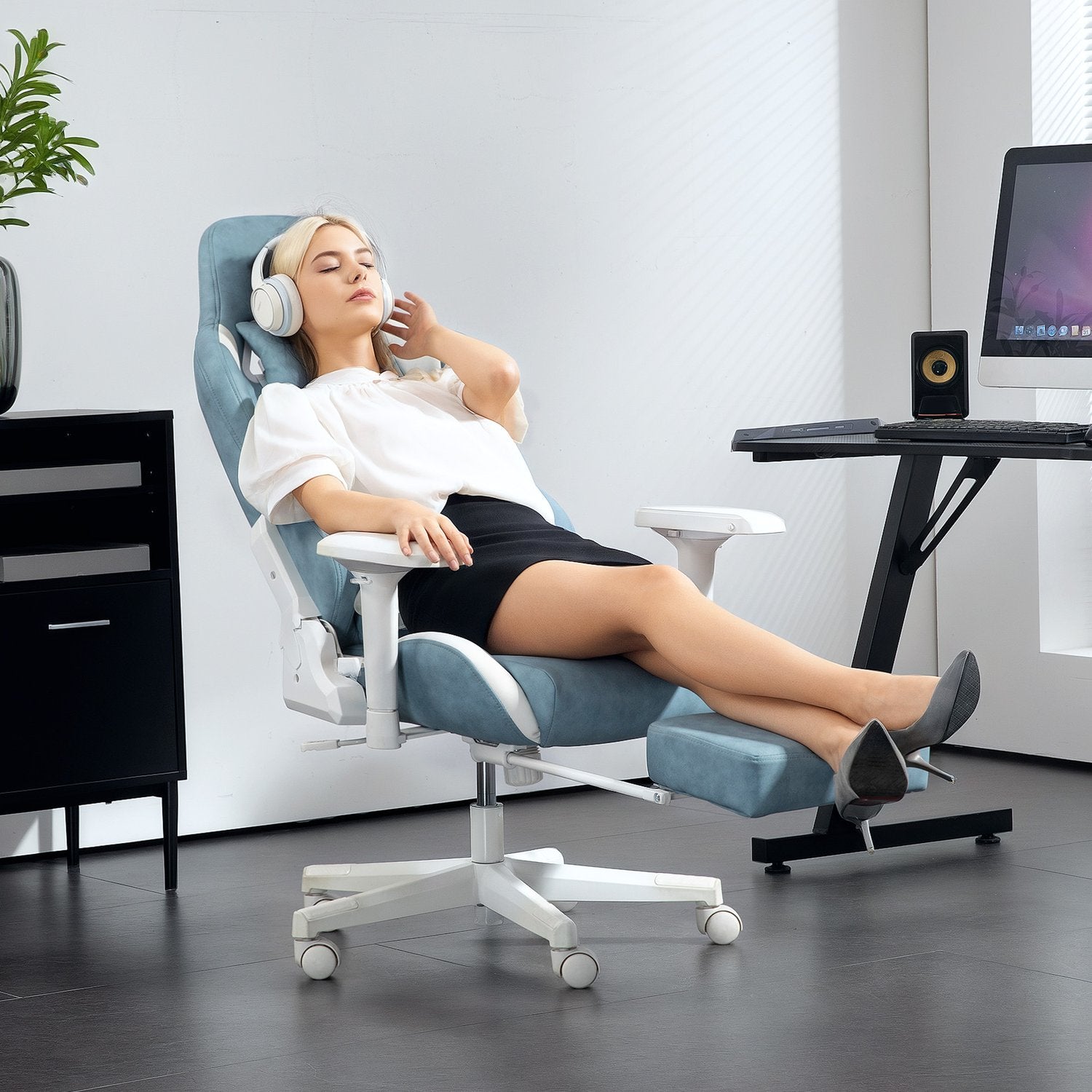 Blå Ergonomisk spelstol, liggande med fotstöd och kuddar