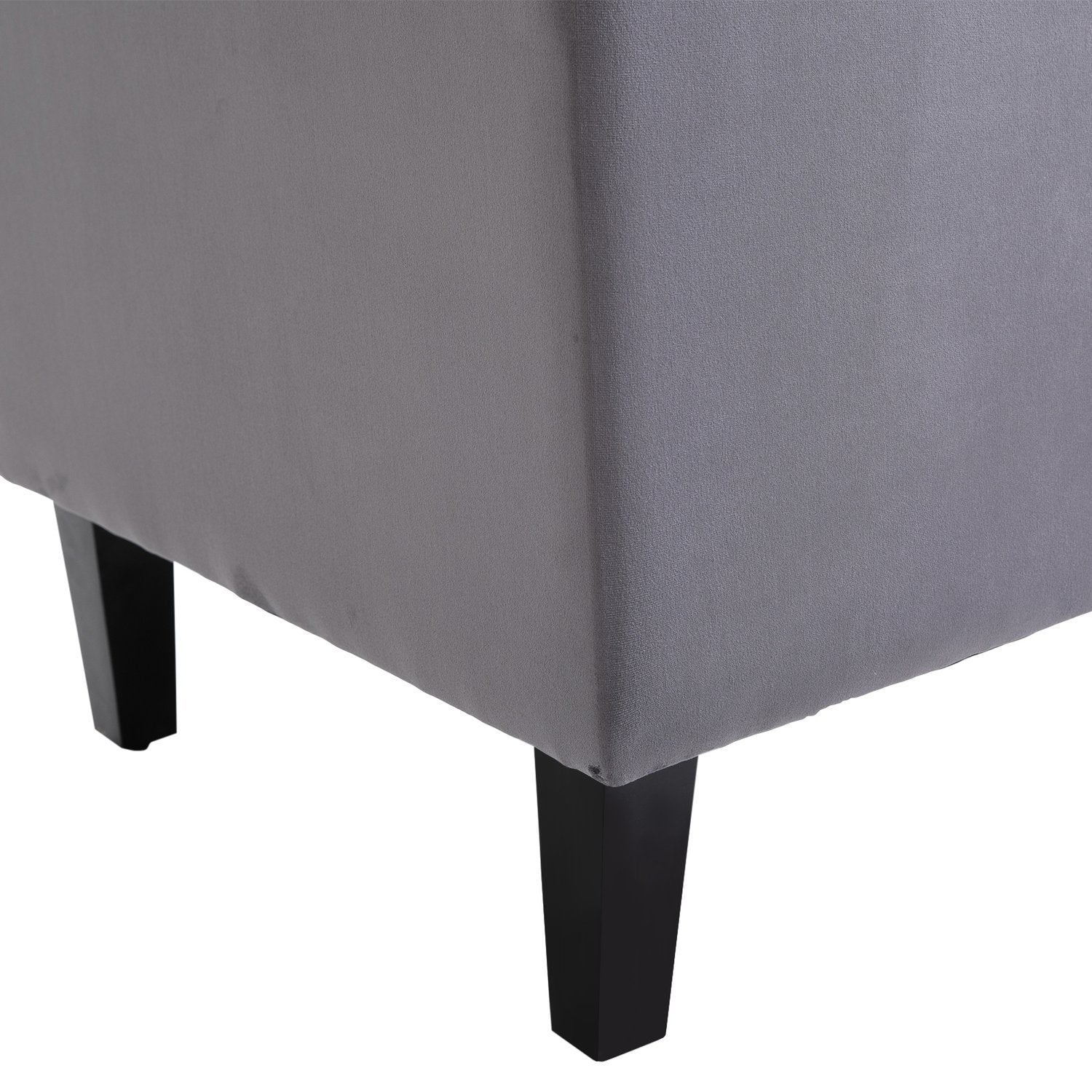 Grey Velvet Tufted Wing Chair – Bekväm avkopplingssits