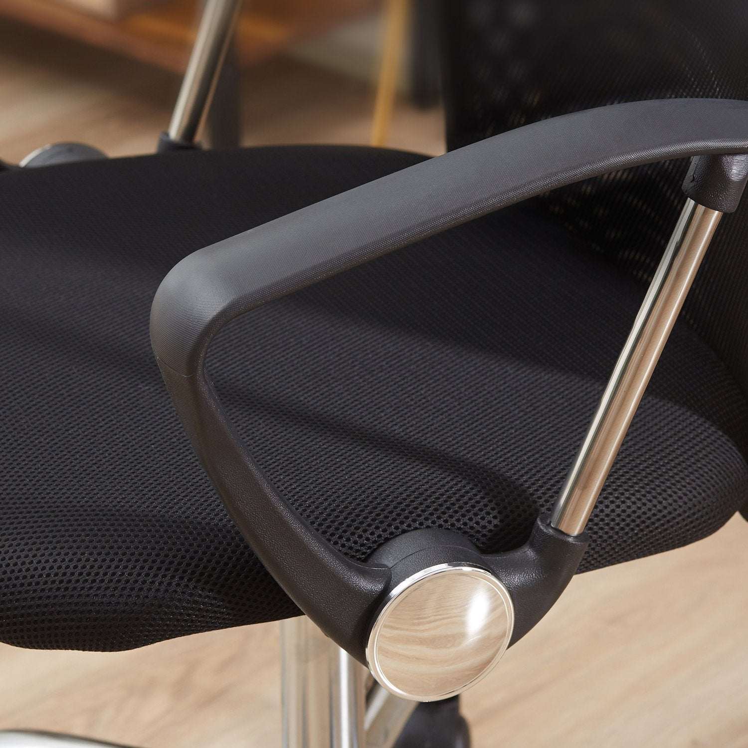Ergonomisk svart svängbar spelstol, meshskum, justerbar höjd