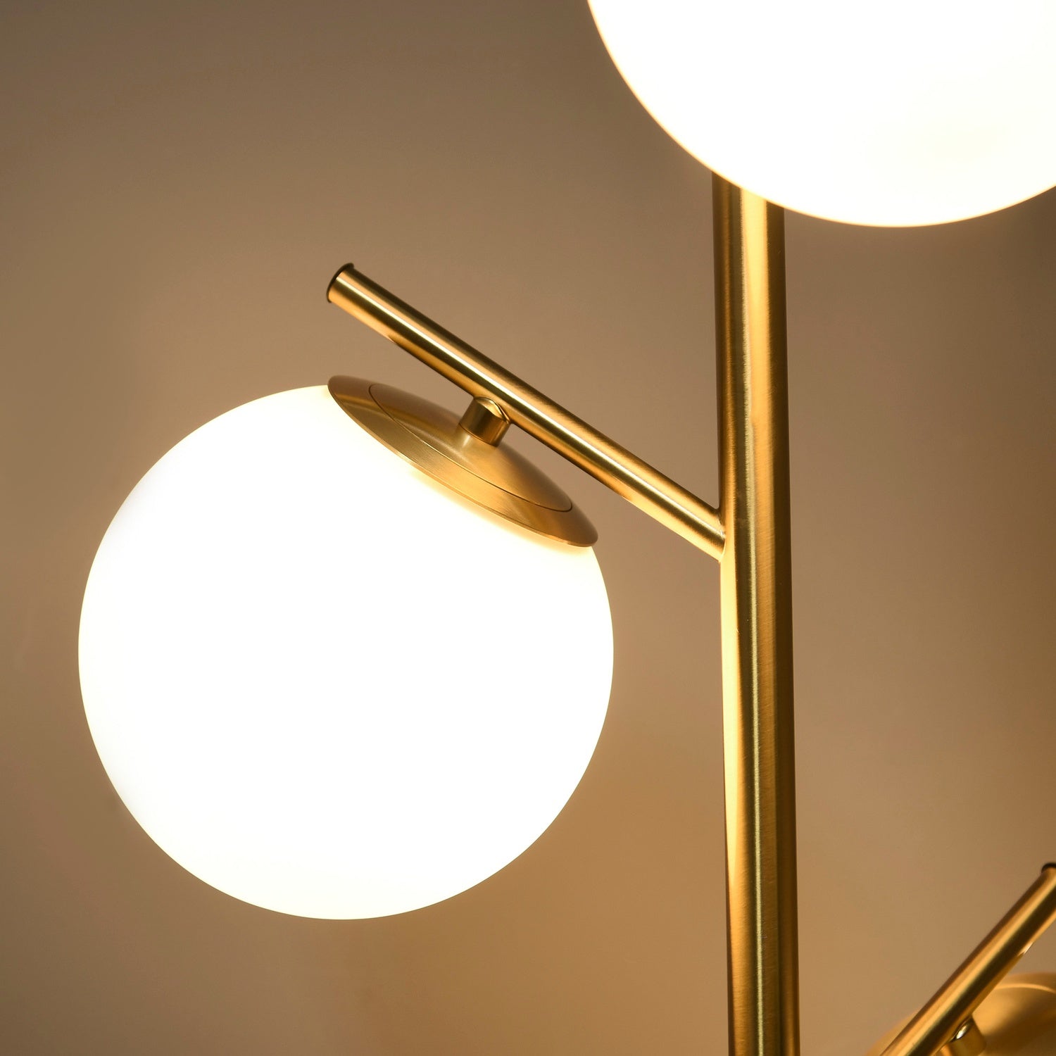 Golvlampa med E27 sockel, 3 glasskärmar, 169 cm