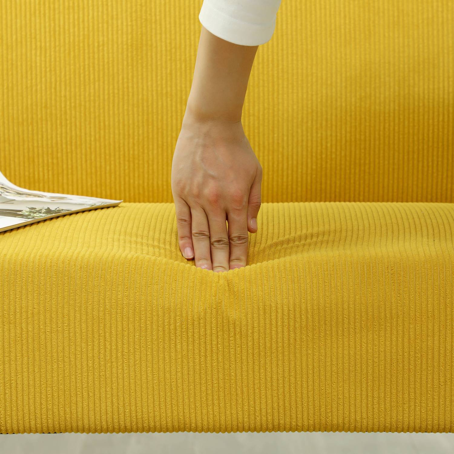 Gul 2-sits manchesterlooksoffa, träben, vadderad