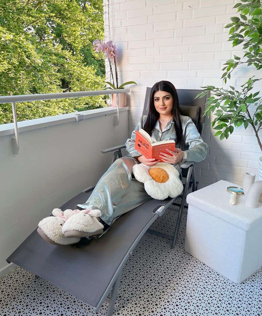 Hopfällbar justerbar grå trädgårdsstol med kudde