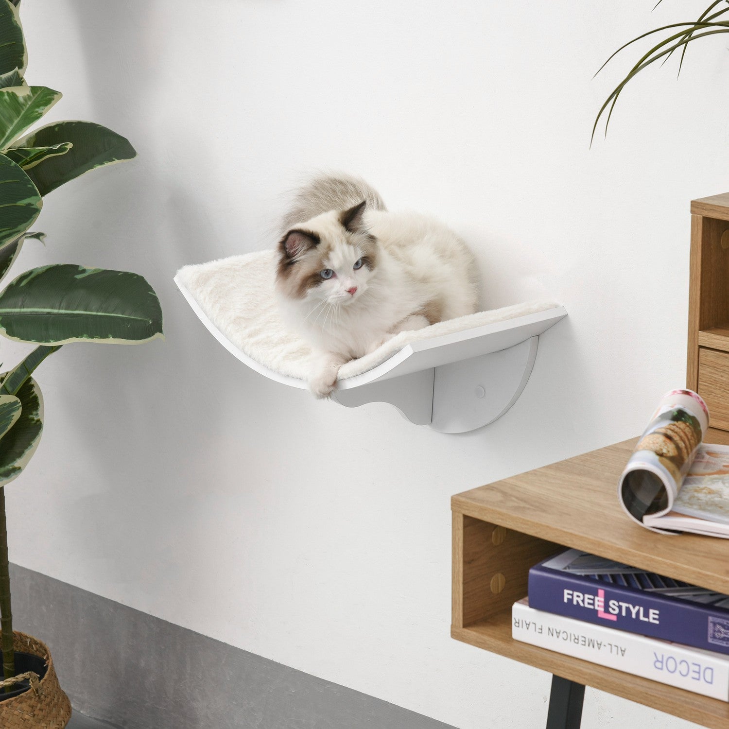 Väggmonterad kattsäng med plyschkudde, vit