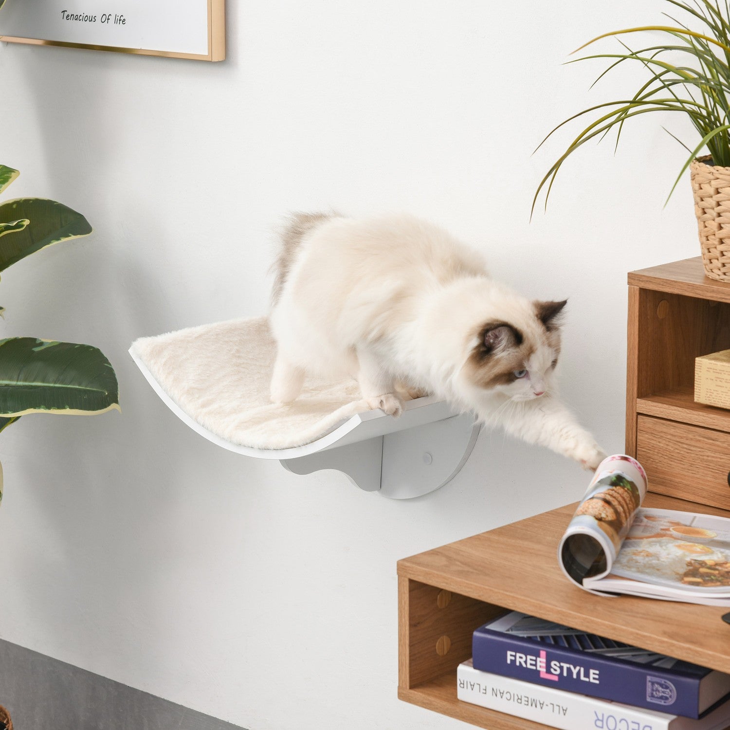 Väggmonterad kattsäng med plyschkudde, vit