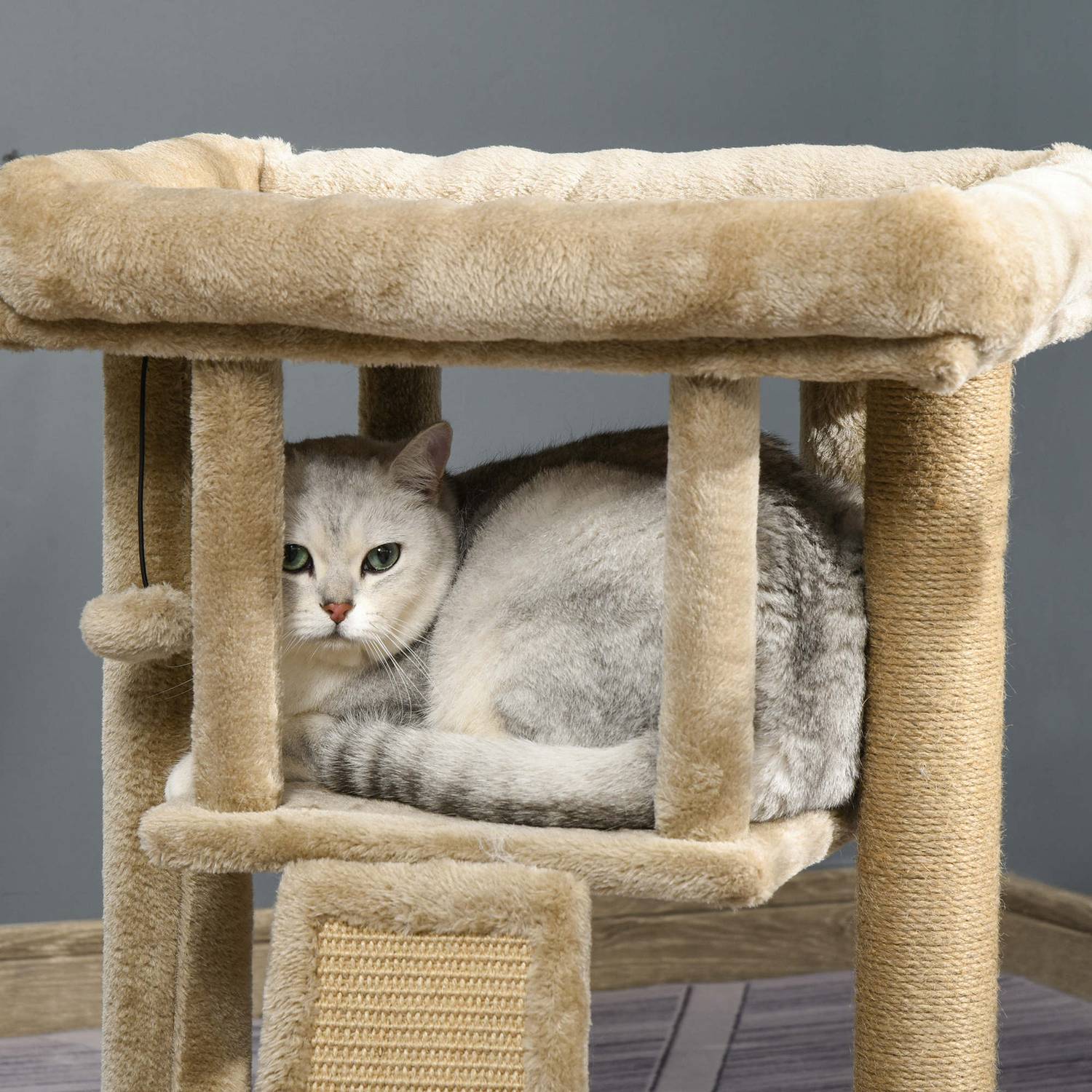 Kattträd med juteskrapsmatta, plyschabborre och dörrhål