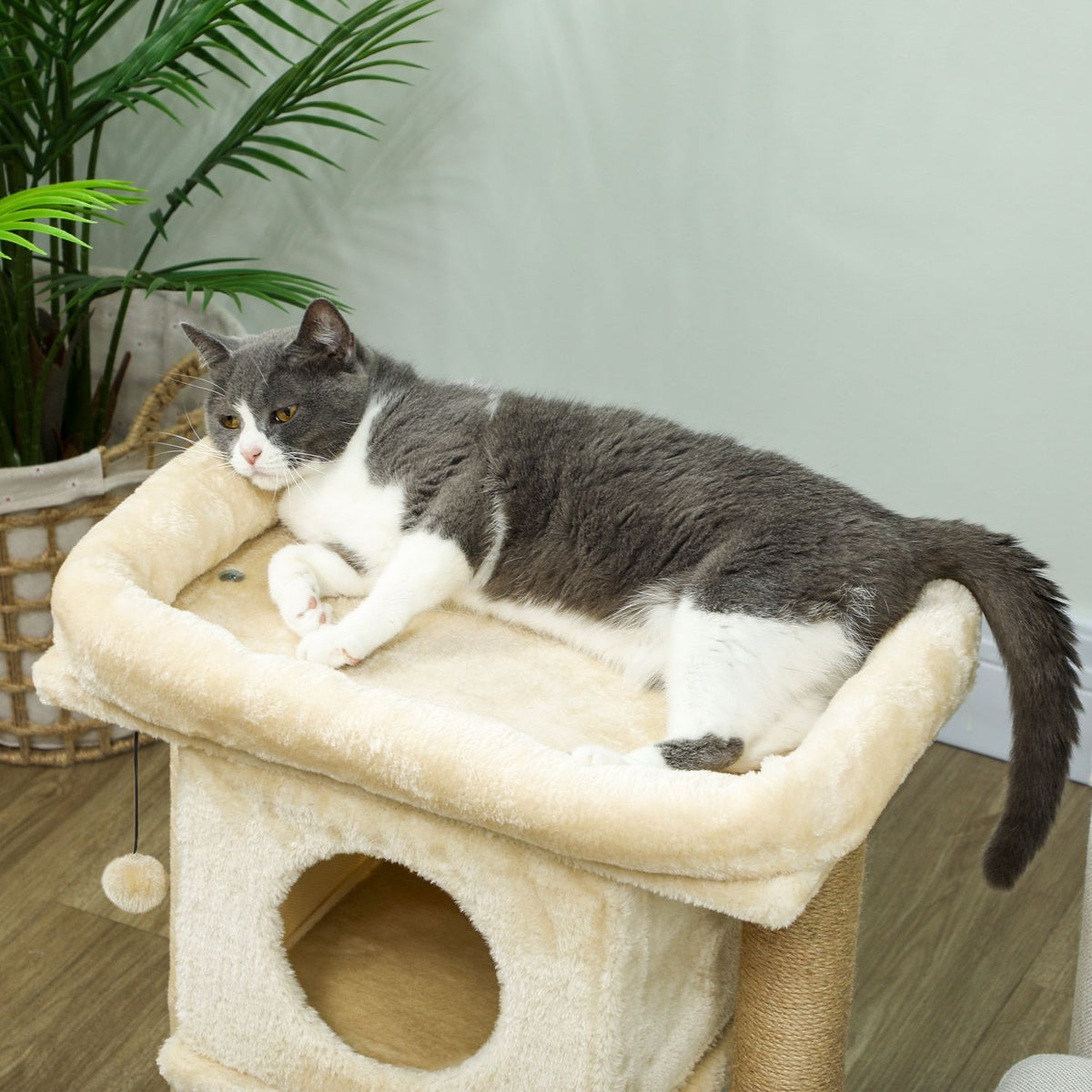 Kattenboom met krabmat van jute, bedje, speelgoedbal, beige