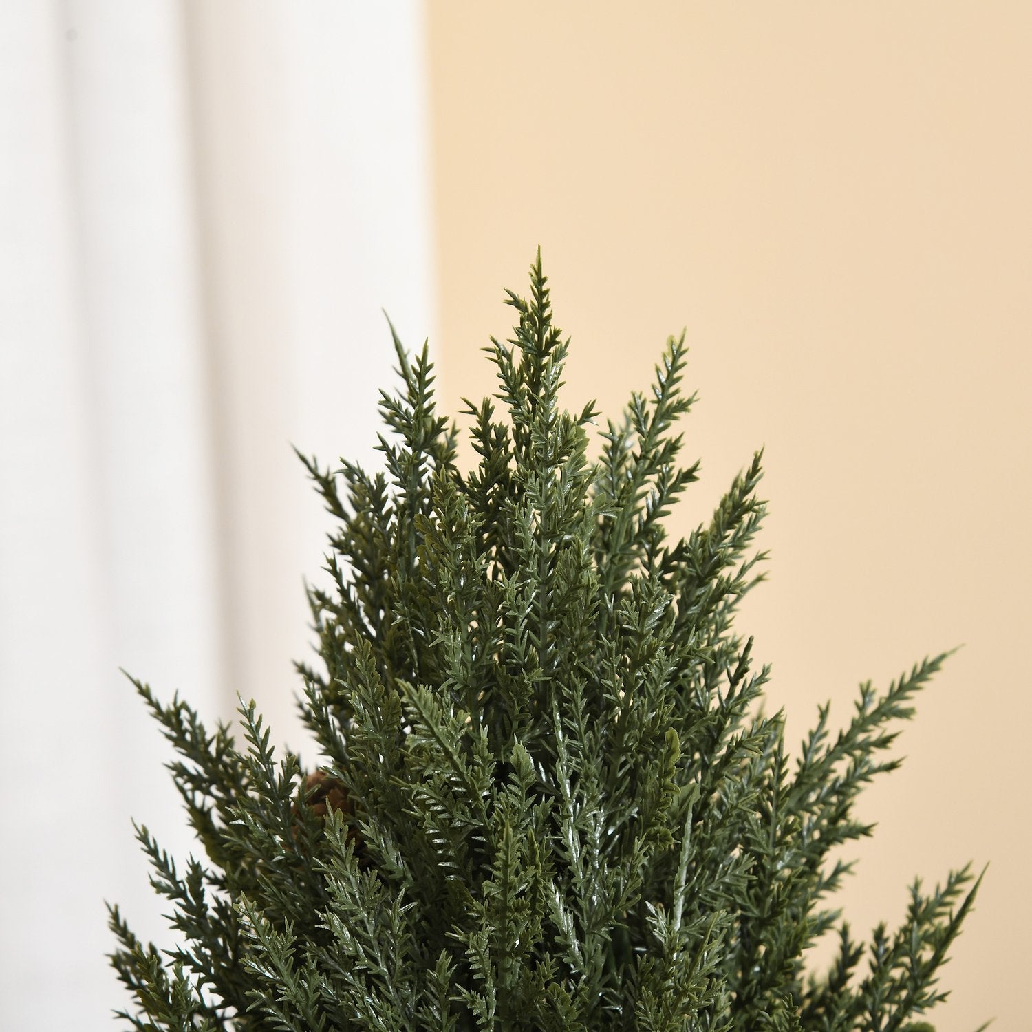 Konstgjord julgran med röda bär & tallkottar, 50 cm