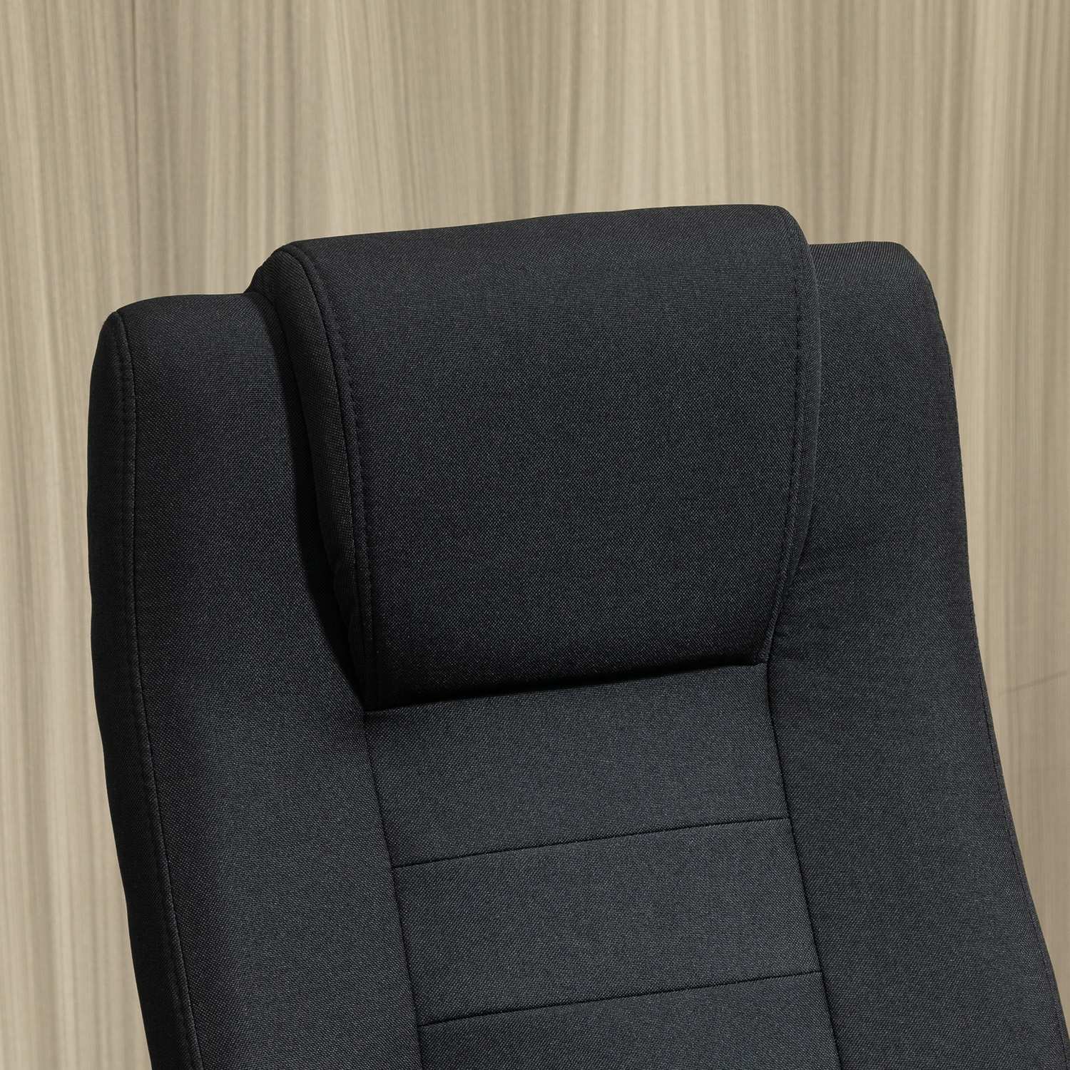 Ergonomisk svart kontorsstol med nackstöd, höjdjusterbar