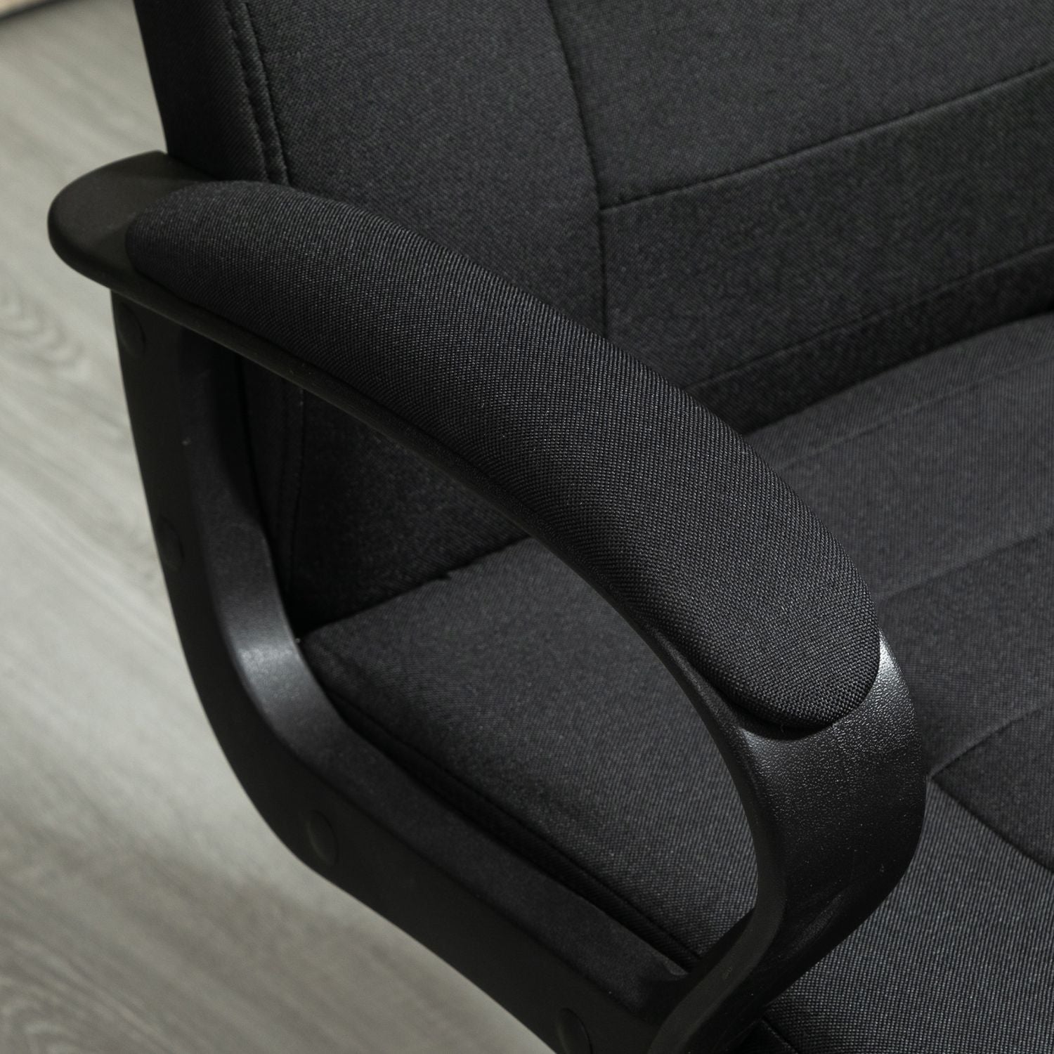 Ergonomisk svart kontorsstol med nackstöd, höjdjusterbar