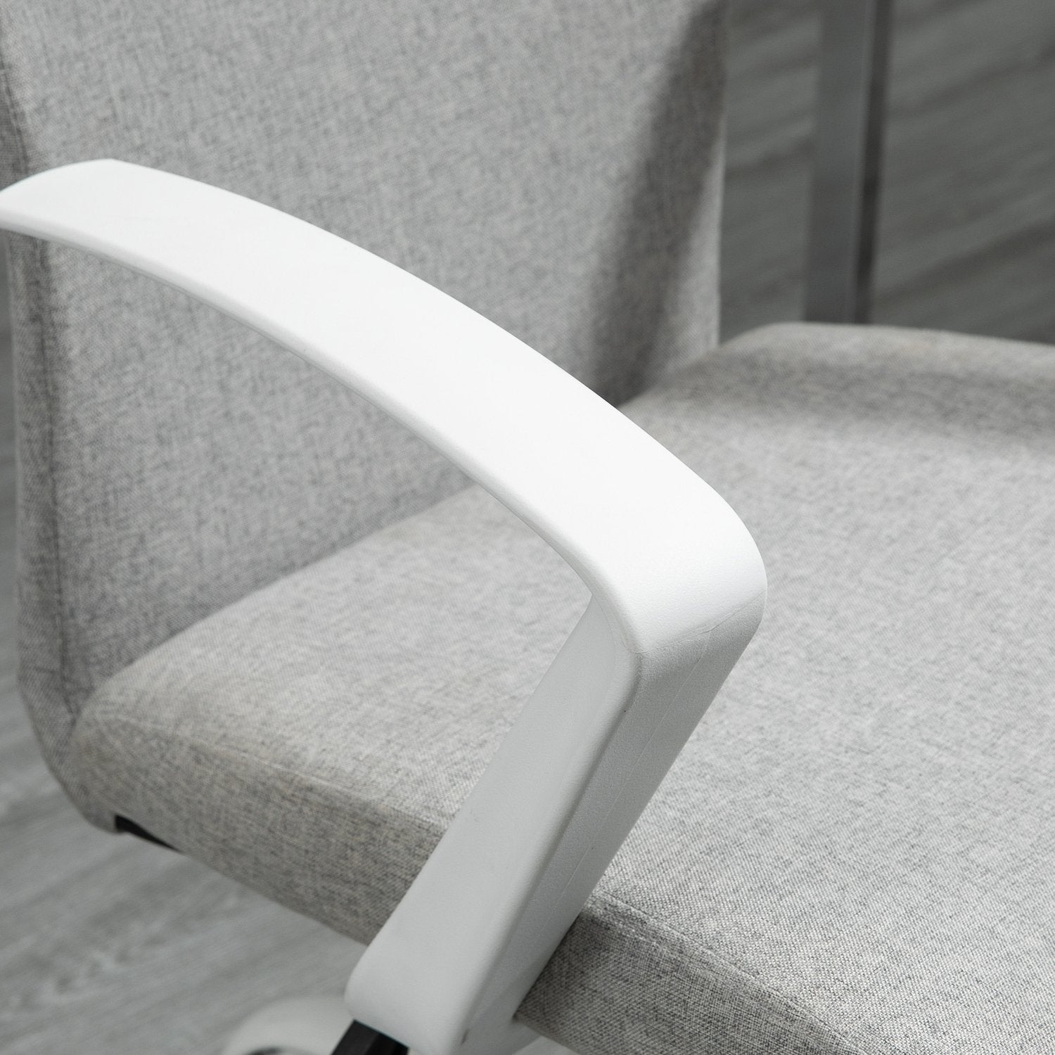Ergonomisk kontorsstol med nackstöd, meshrygg och svängbara hjul