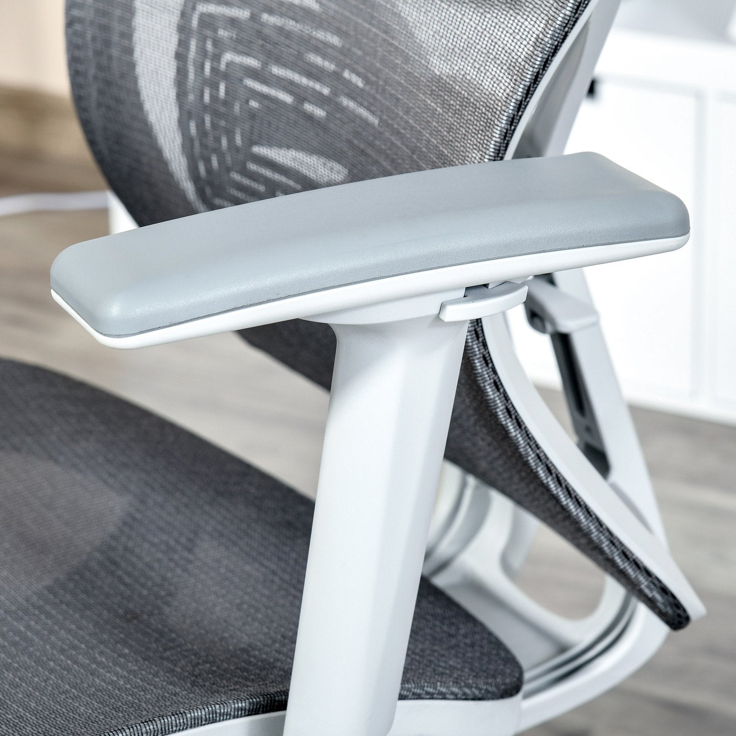 Ergonomisk spelkontorsstol, vridbar med svankstöd och 3D-armstöd