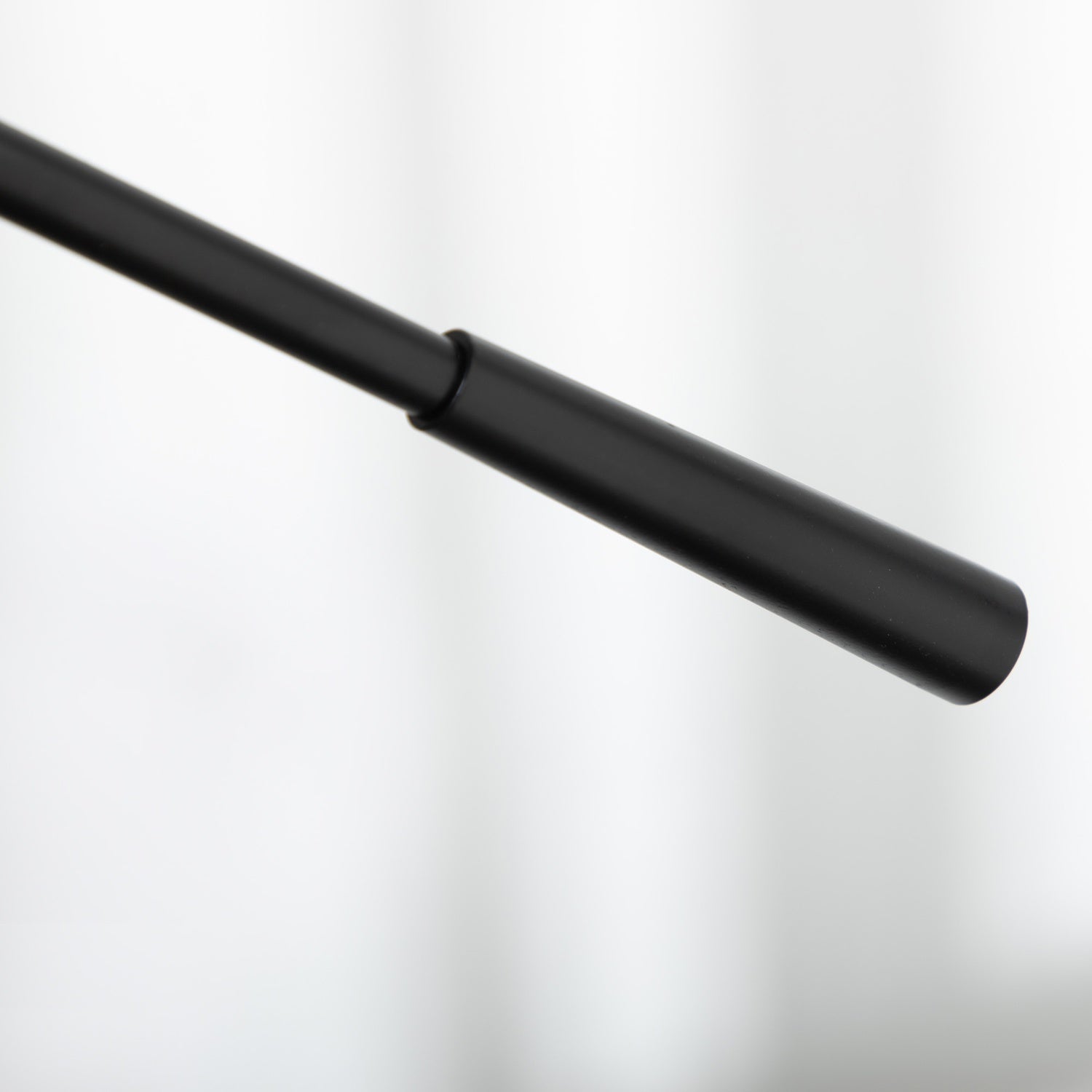 LED-golvlampa med justerbart stativ och dimbart ljus