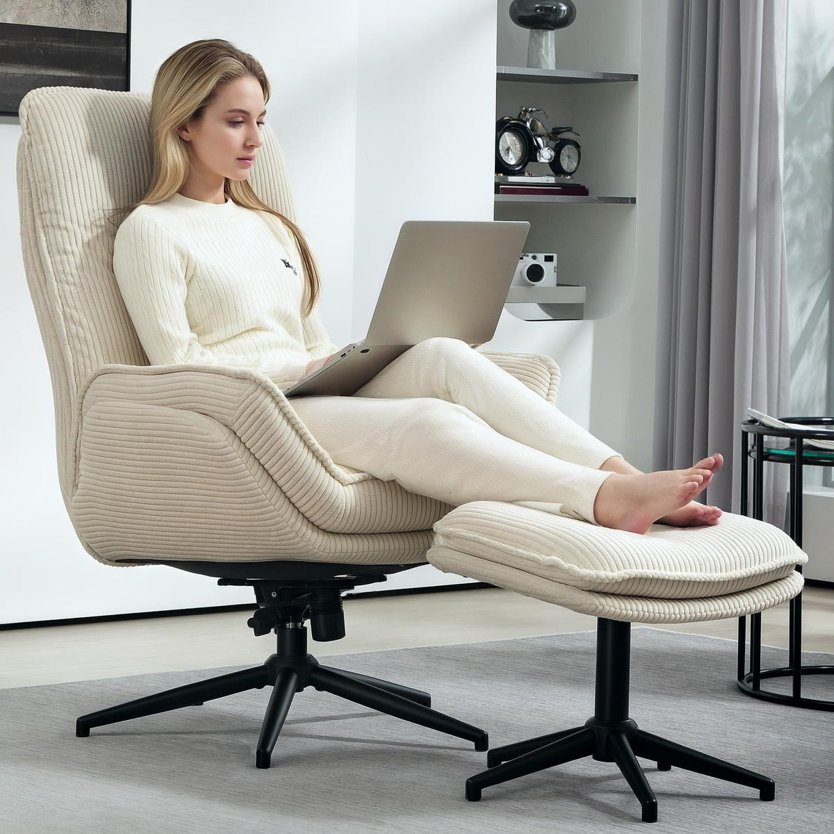 Liggstol Beige med 360° vridbar och pall