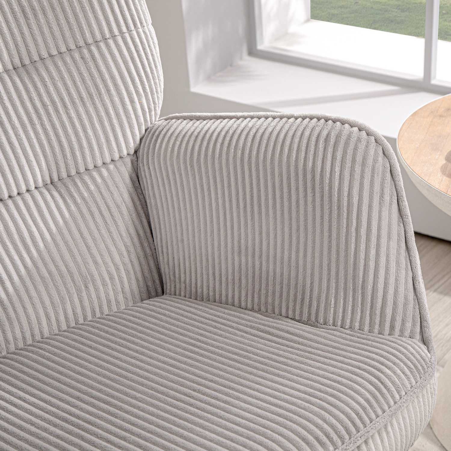 Ljusgrå gungstol med armstöd, trälöpare