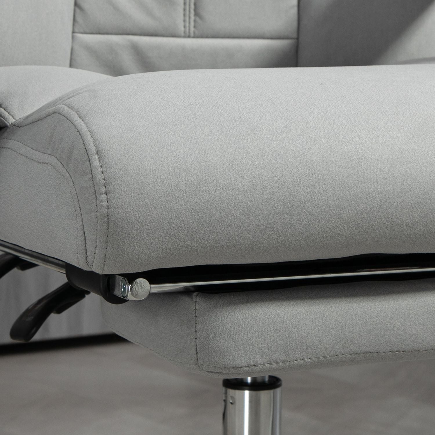 Ergonomisk liggande kontorsstol med fotstöd, ljusgrå