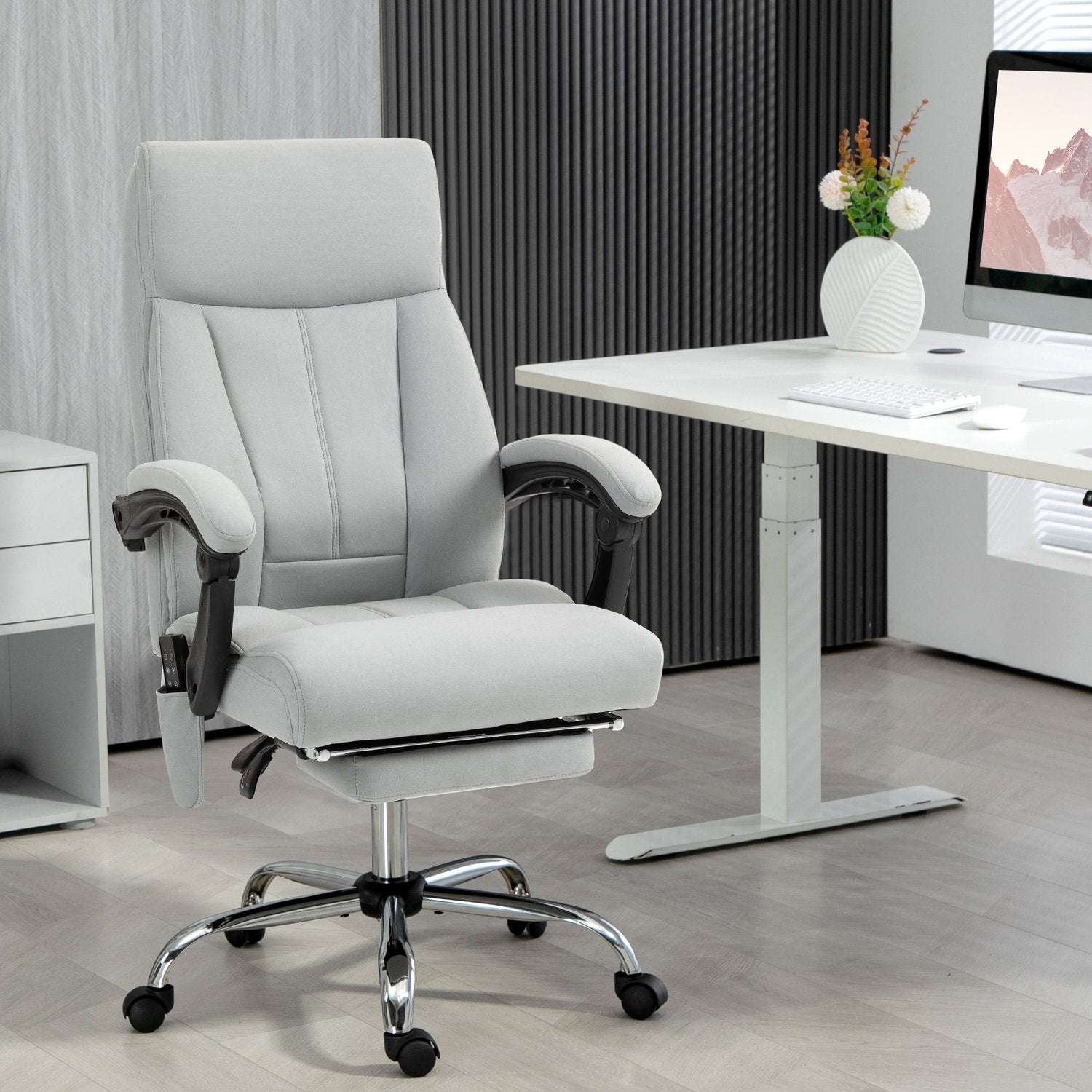 Ergonomisk liggande kontorsstol med fotstöd, ljusgrå