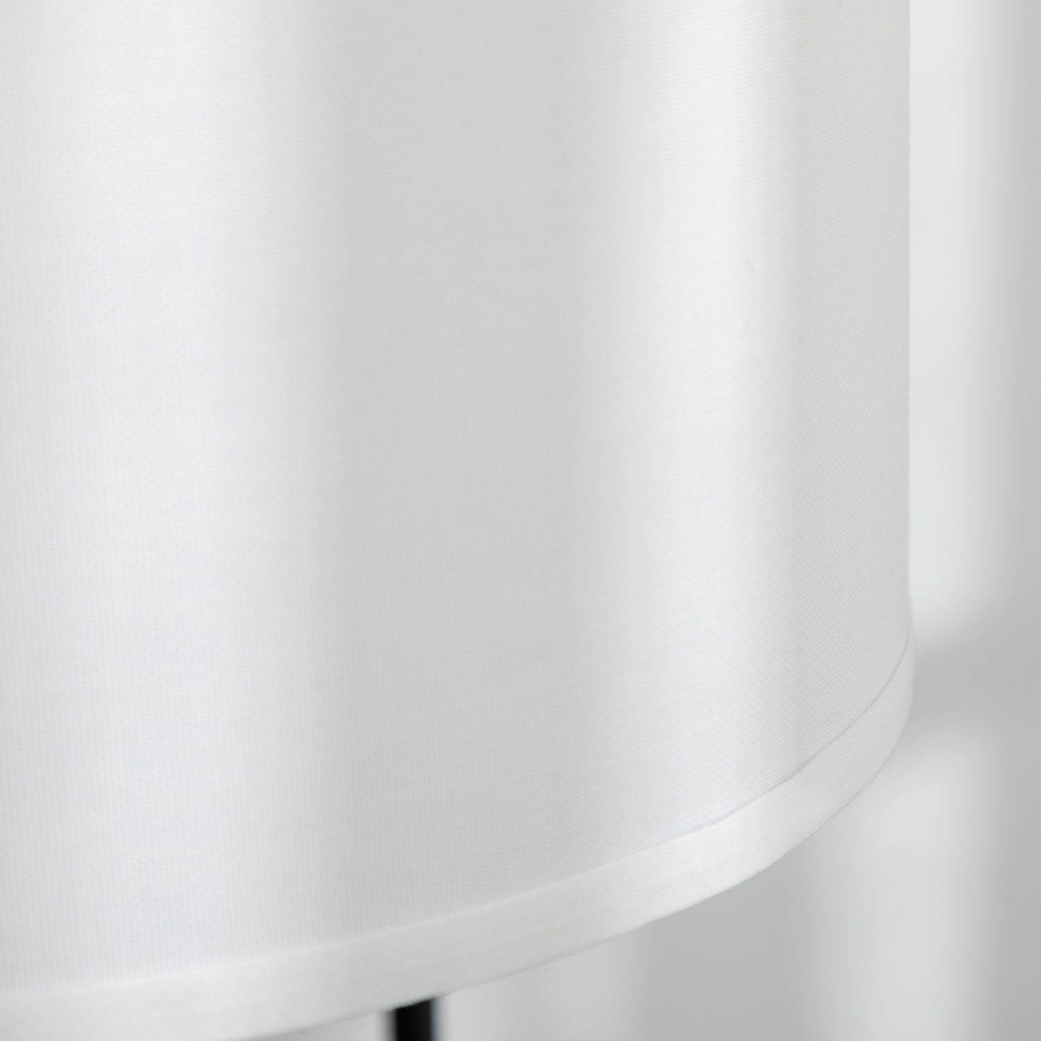 Modern svart metall golvlampa med lampskärm, 180 cm sladd