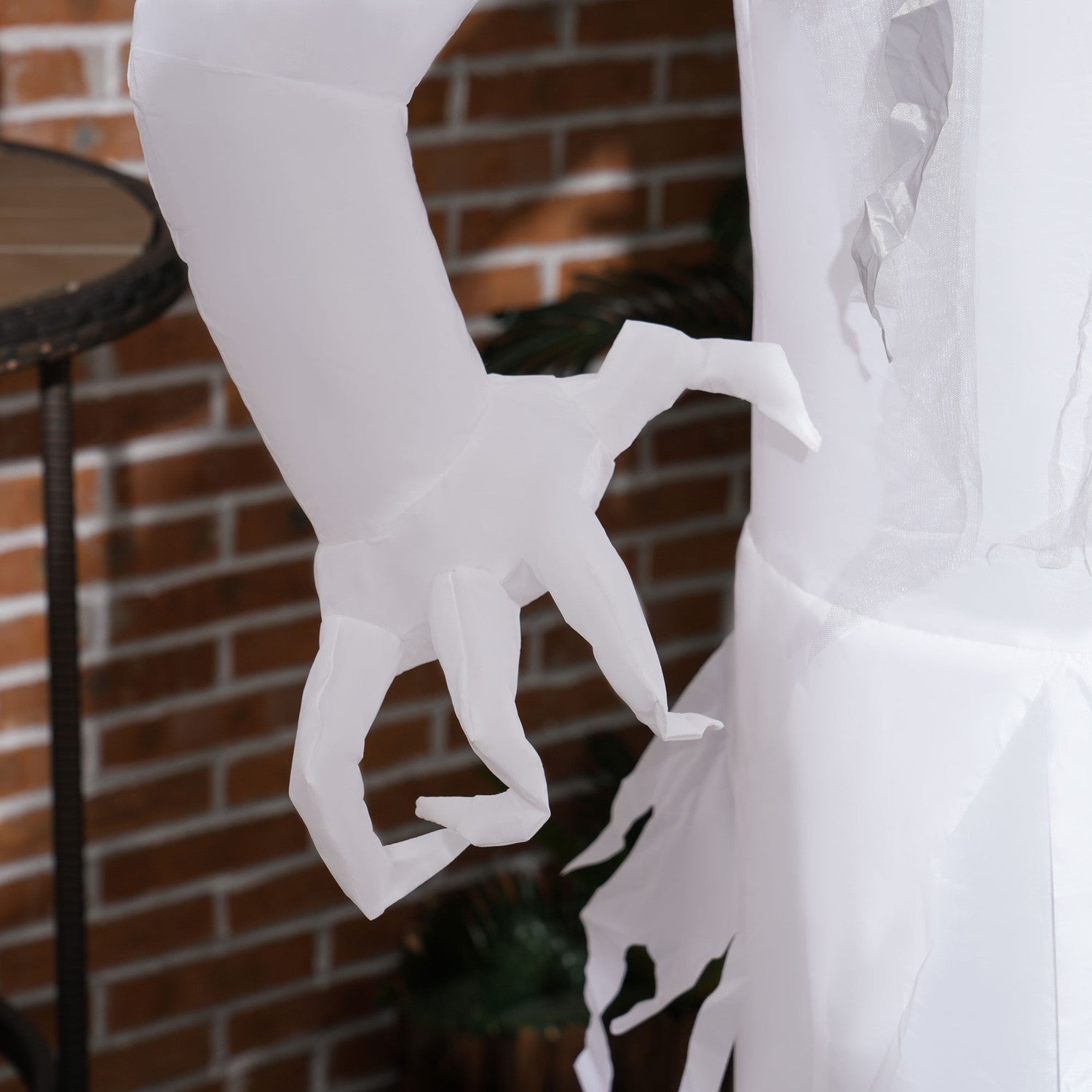 Uppblåsbar White Witch Halloween Dekor med LED-ljus