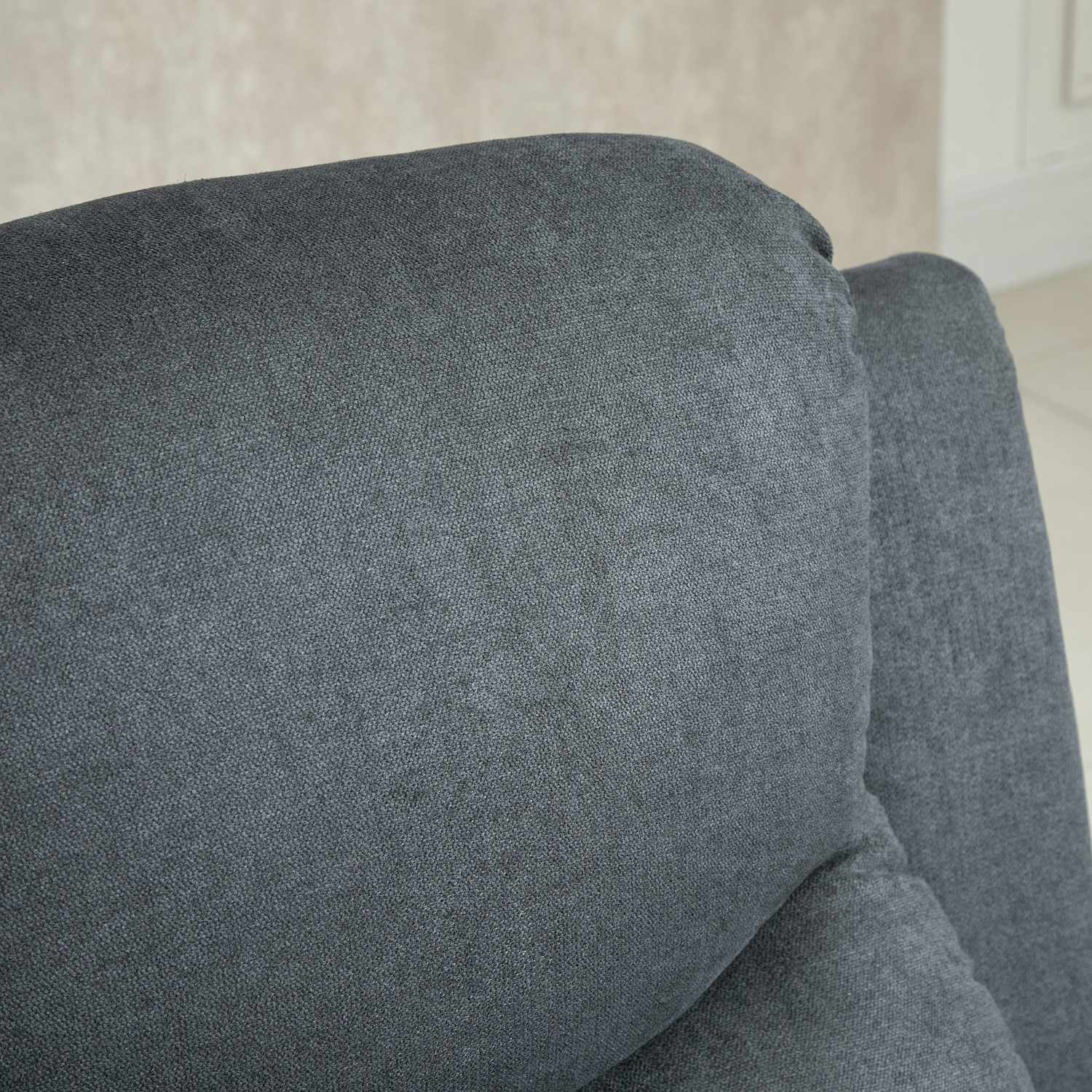 Liggande TV-stol i linnelook, klarar upp till 150 kg
