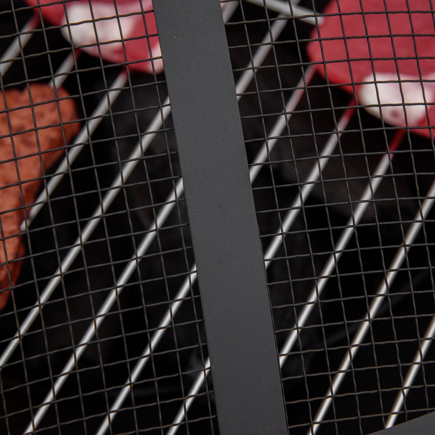 Rund eldstad i stål med gnistskydd för trädgård och grill