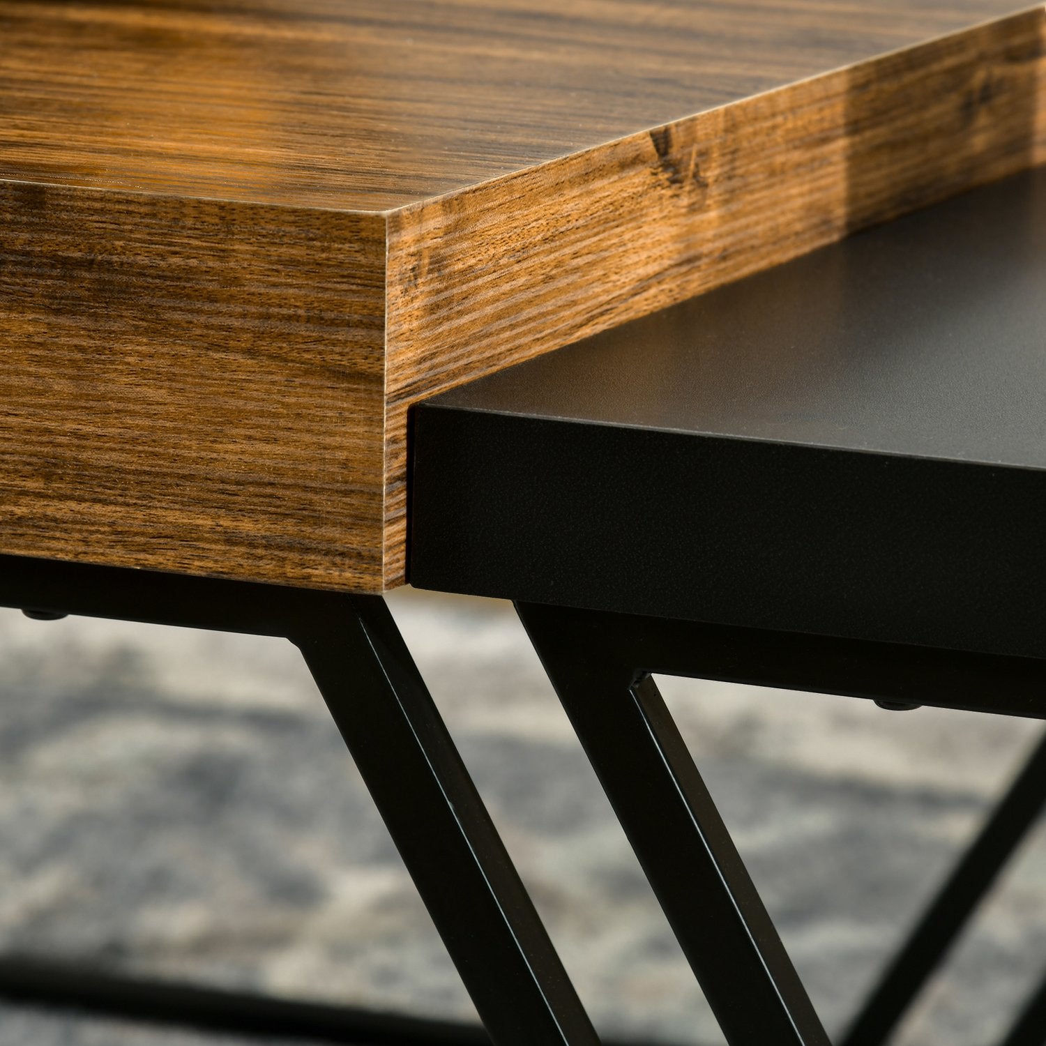 Sidobord i industriellt stål – geometrisk design, svart