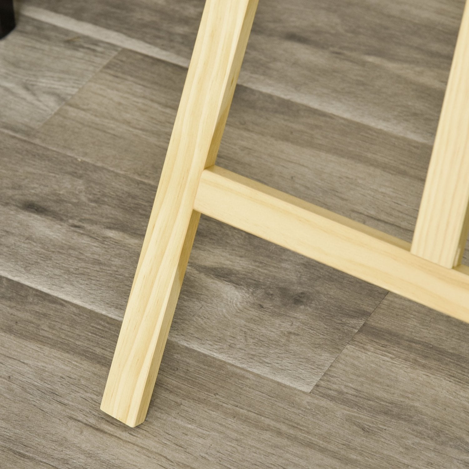 Justerbart staffli i furu – naturlig finish, 51,5x71,5x134,5 cm