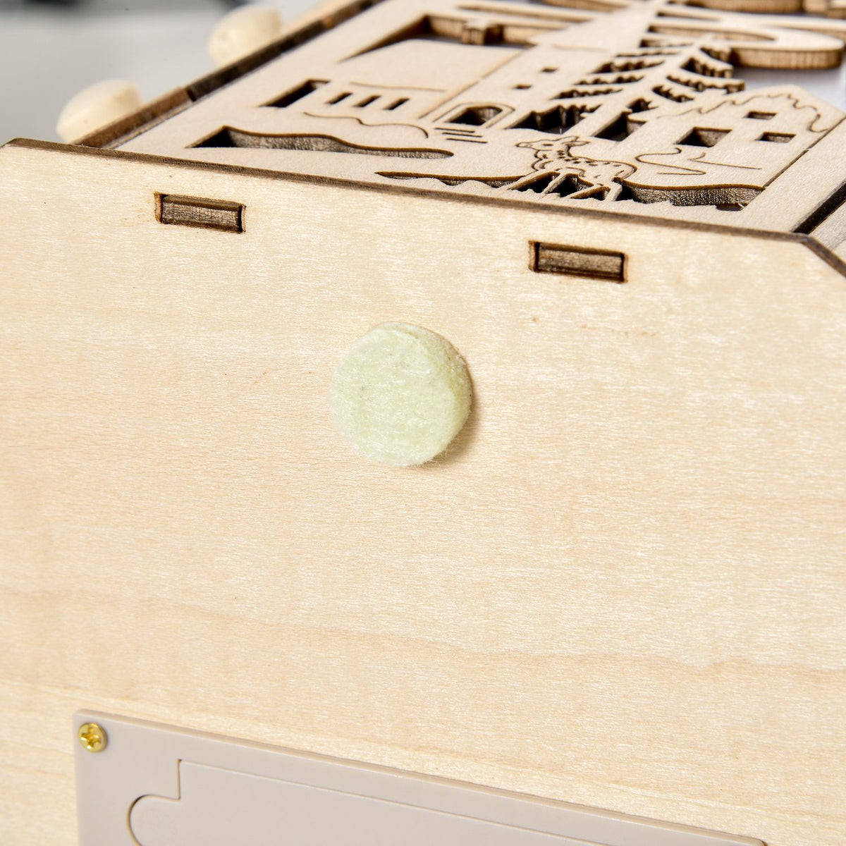 Houten treinadventskalender met 24 LED-cadeaupakketjes