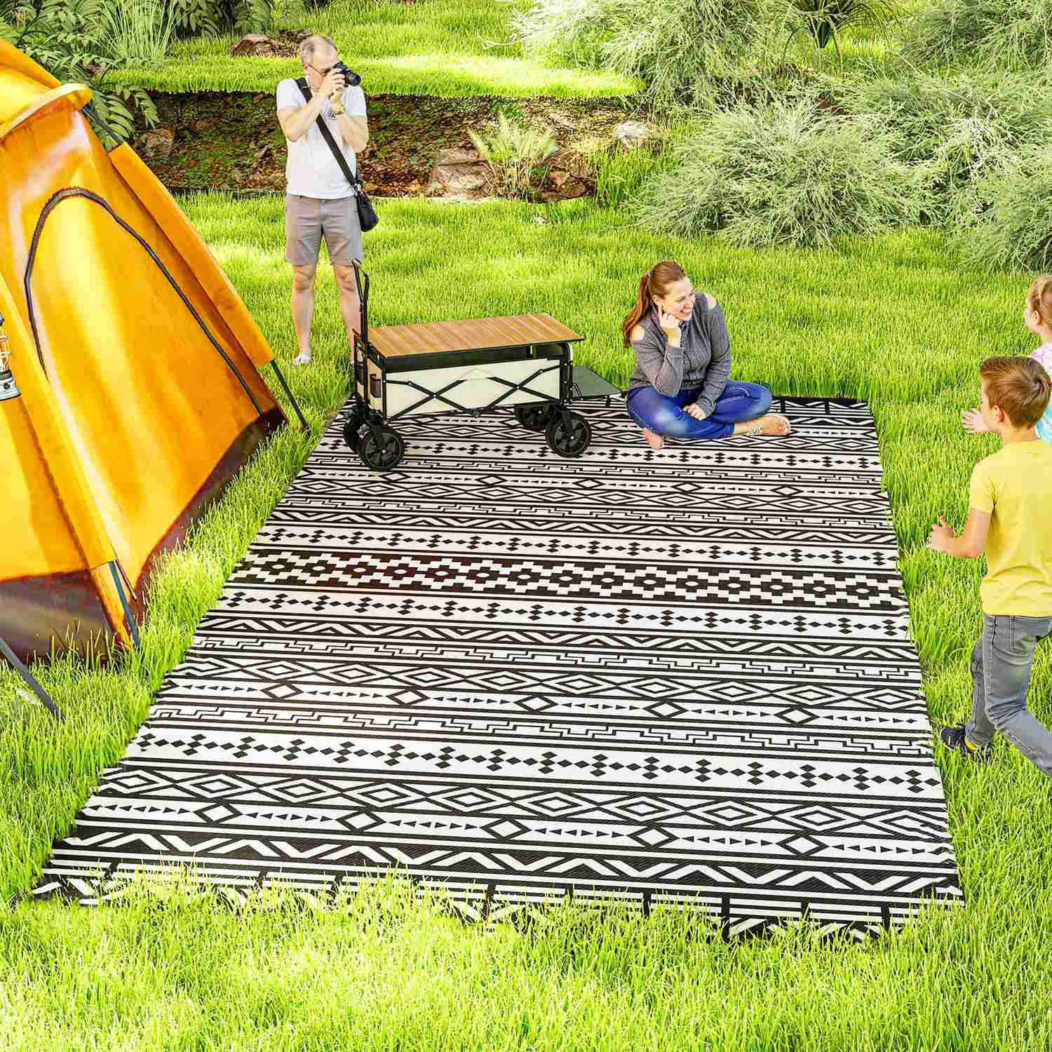 Väderbeständig utomhusmatta – Vikbar svartvit, 548x274 cm