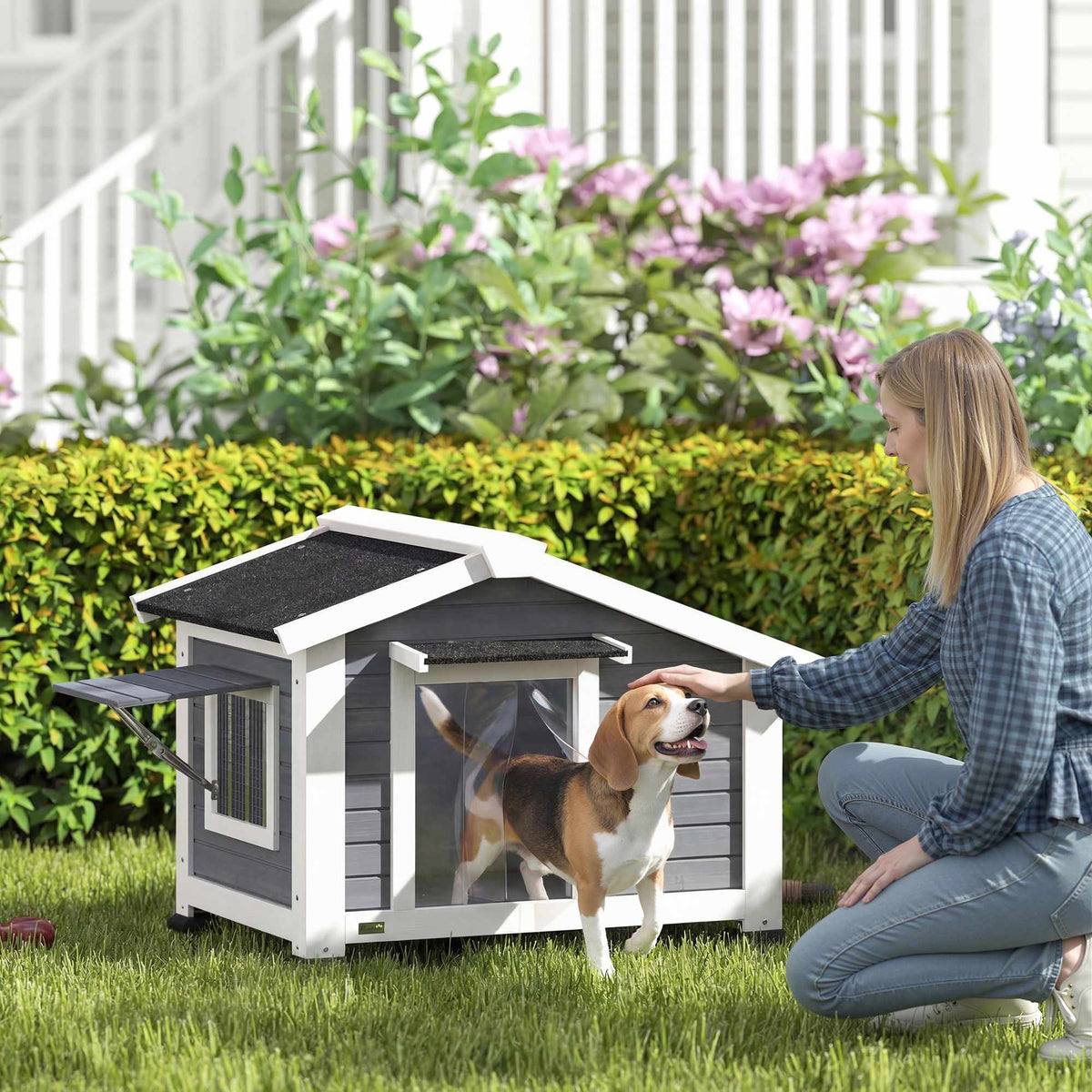 Väderbeständig hundkoja i trä med avtagbart golv, grå