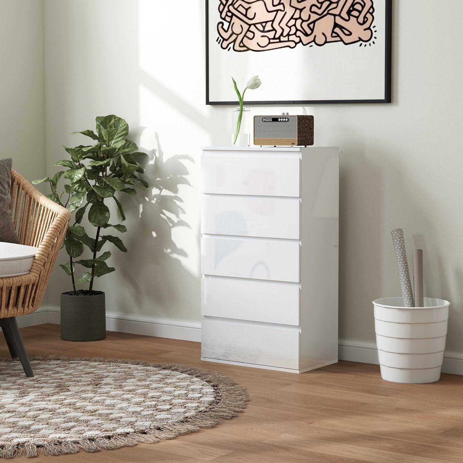 Vit byrå med 5 tippskyddande flikar, 55x34x100 cm