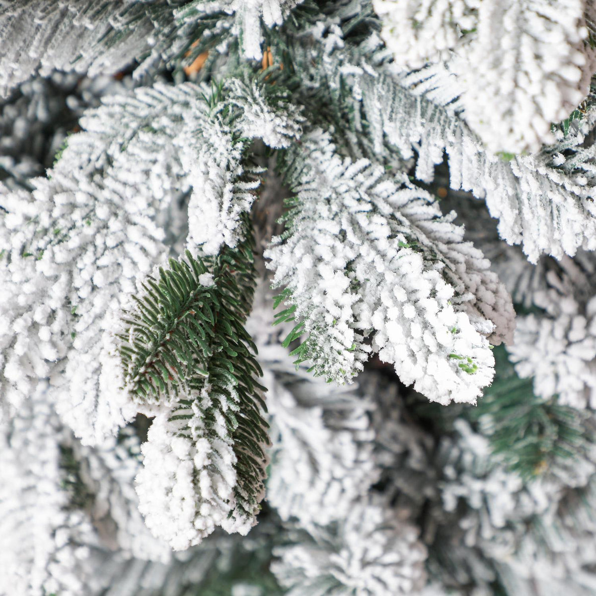 180 cm umělý vánoční stromek zasněžený, se skládacím kovovým stojanem