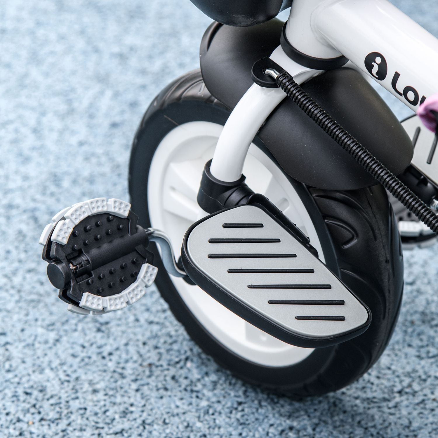 2-i-1 rosa trehjuling med kapell, säkerhetsbälte och korg