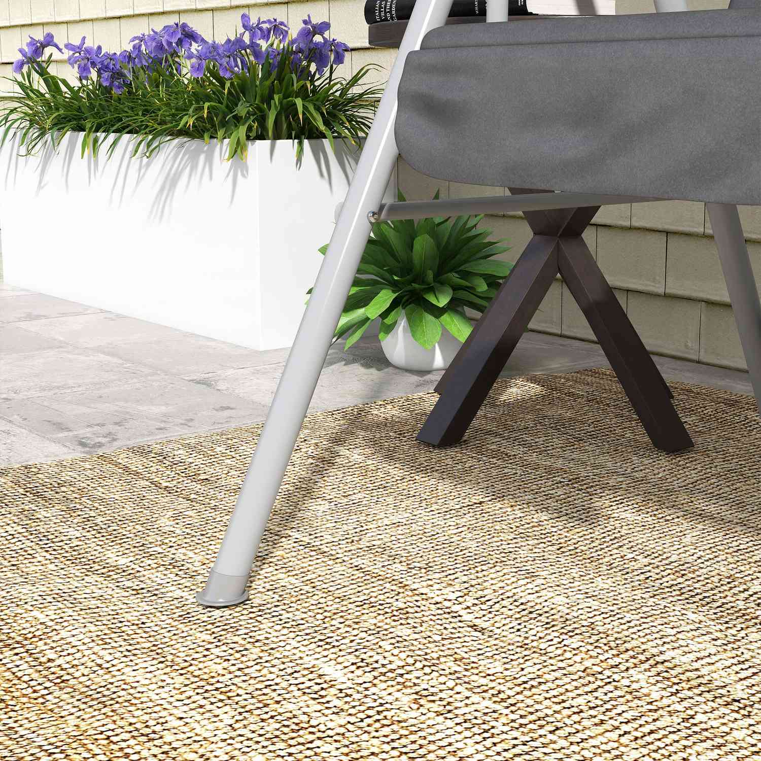 2-sits svart trädgårdsgunga med kapell och bricka