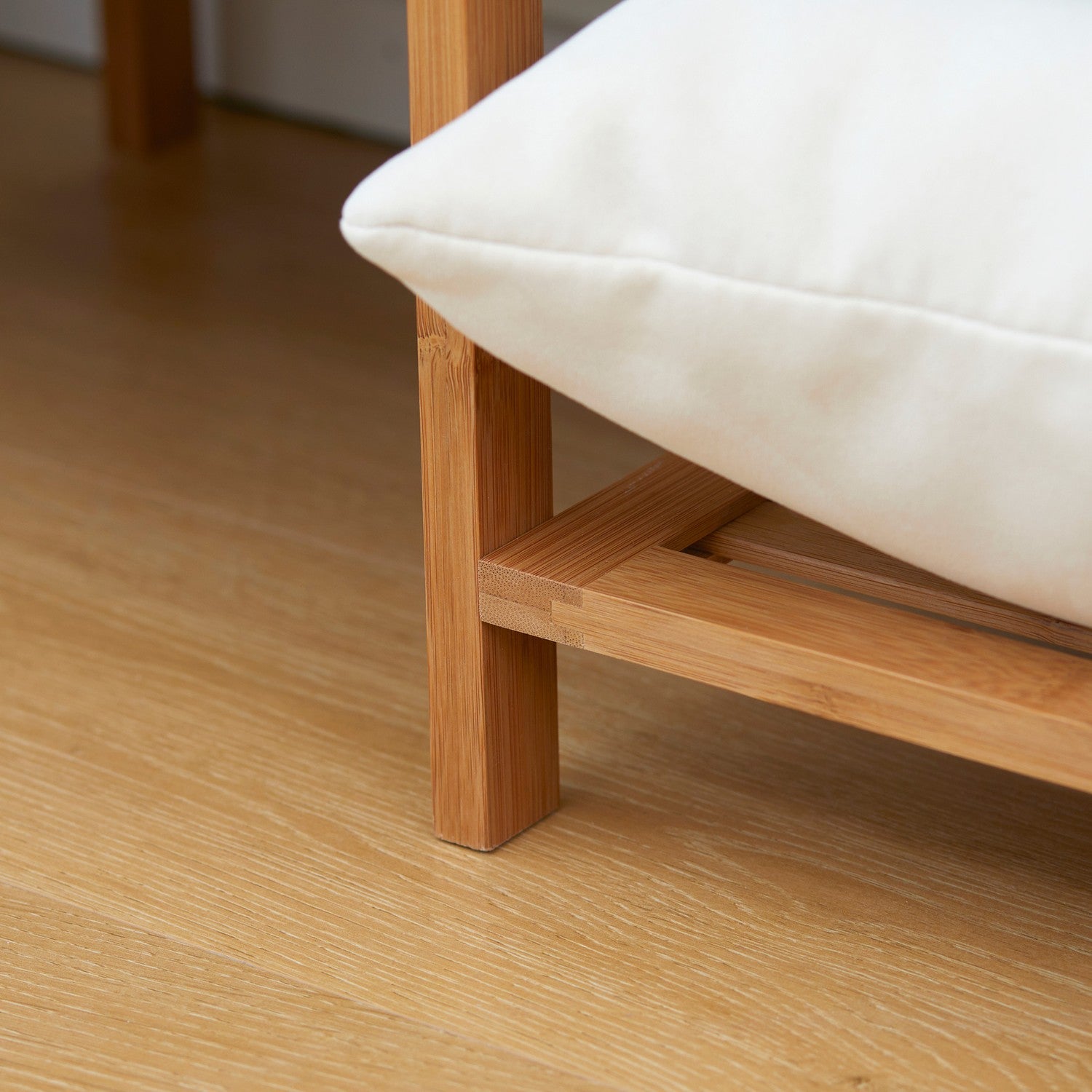 Bambu klädhängare med skena och hylla, naturligt trä