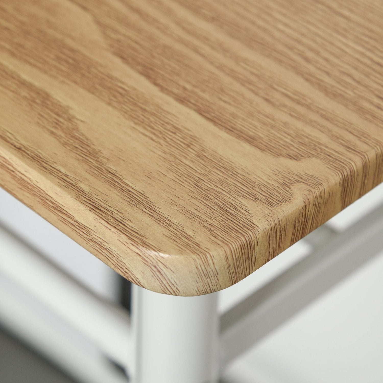 Barbord och stolar med förvaringshylla och dörrmatta