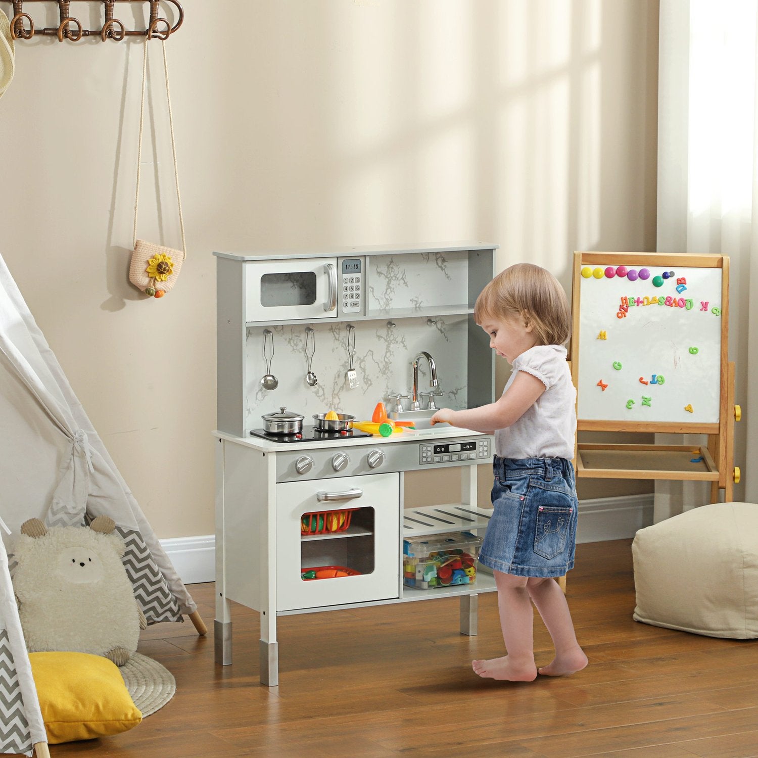 Justerbart lekkök för barn med spis och tillbehör