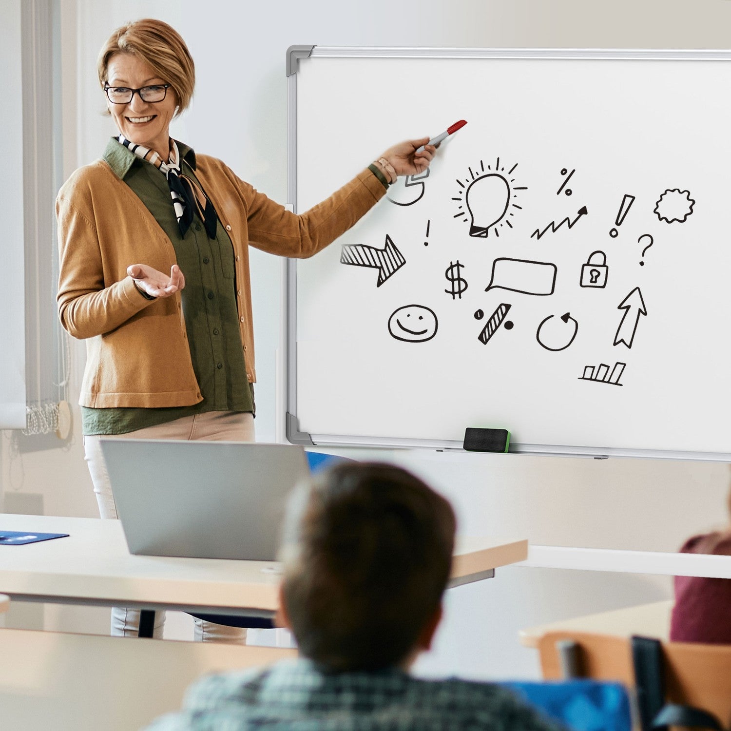 Dubbelsidig Whiteboard 120x90 cm med stativ & hjul