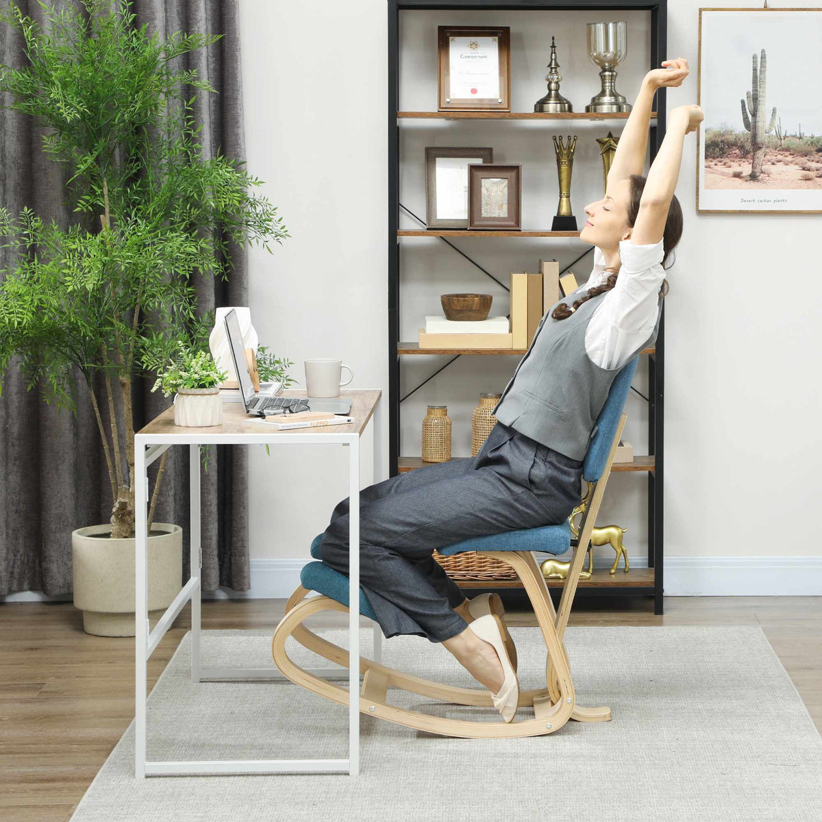 Ergonomisk knäböjd stol, mörkblå, björkträram