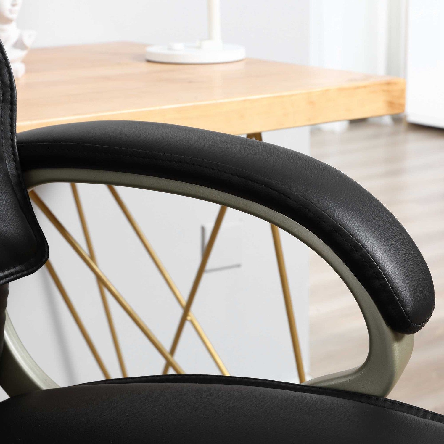Ergonomisk kontorsstol med högt ryggstöd, vippfunktion
