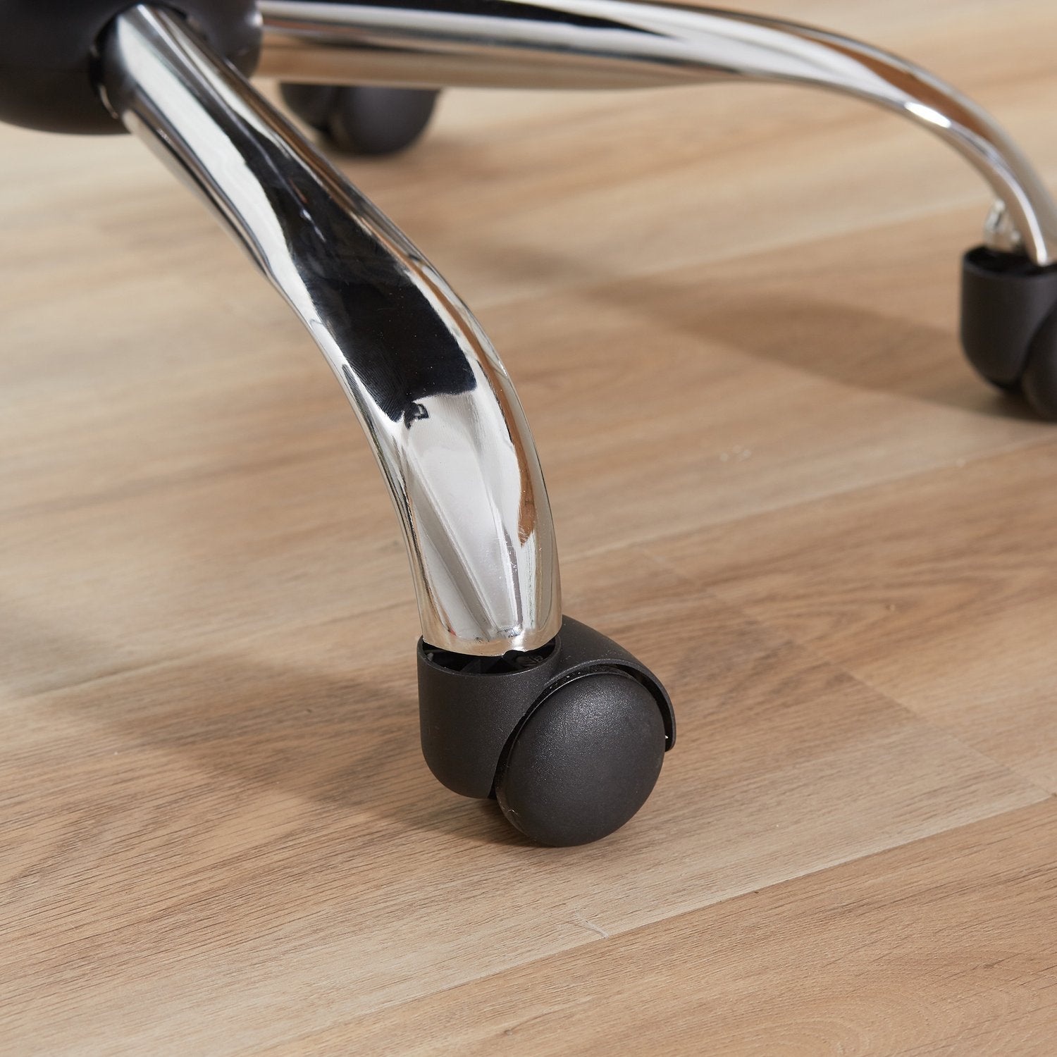 Ergonomisk svart svängbar spelstol, meshskum, justerbar höjd