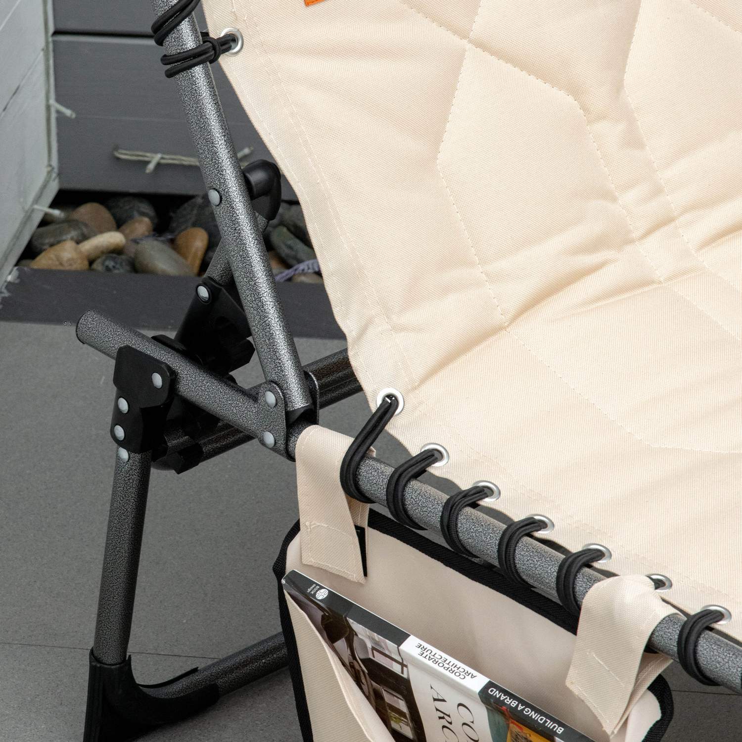 Fällbar solstol med kudde och justerbart ryggstöd