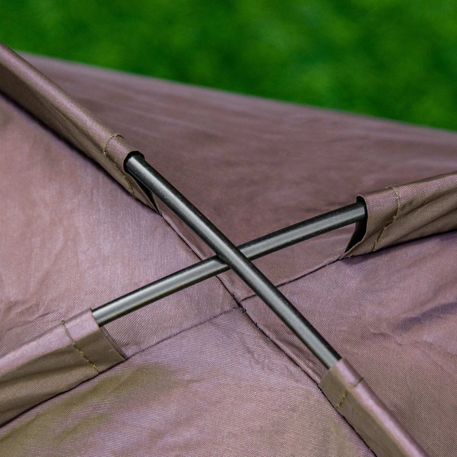 Förhöjd hundsäng utomhus med kapell, andningsbart tyg, kaffe