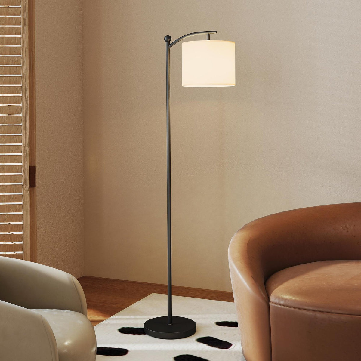Stojací lampa s nastavitelnými možnostmi osvětlení, nožním spínačem a dálkovým ovladačem, kovová, černá