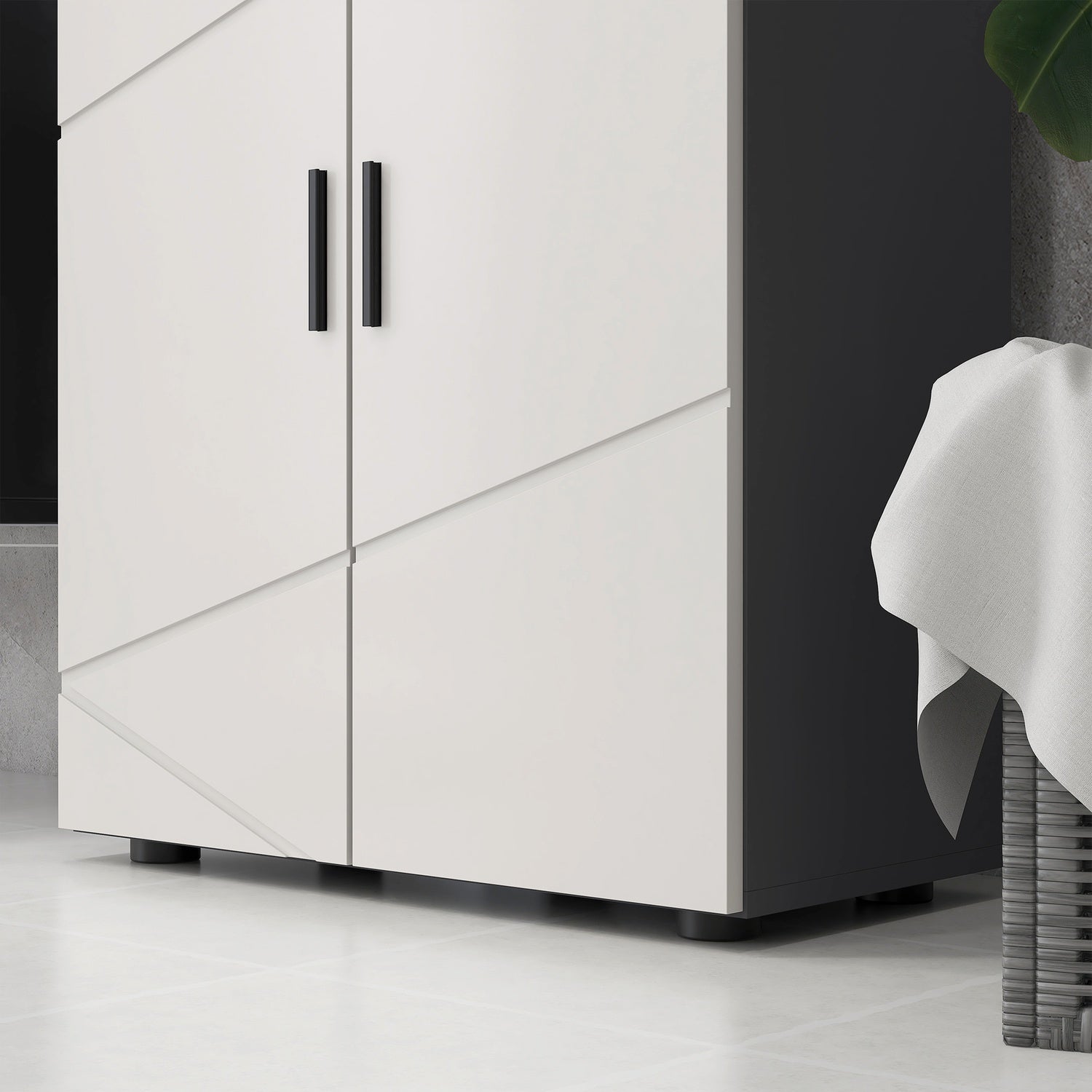 Grått badrumsskåp med dubbla dörrar och ställbara hyllor