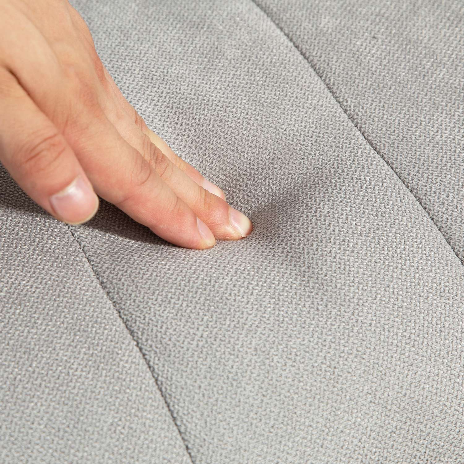 Grå vadderad gungstol med svankstöd och sidoficka