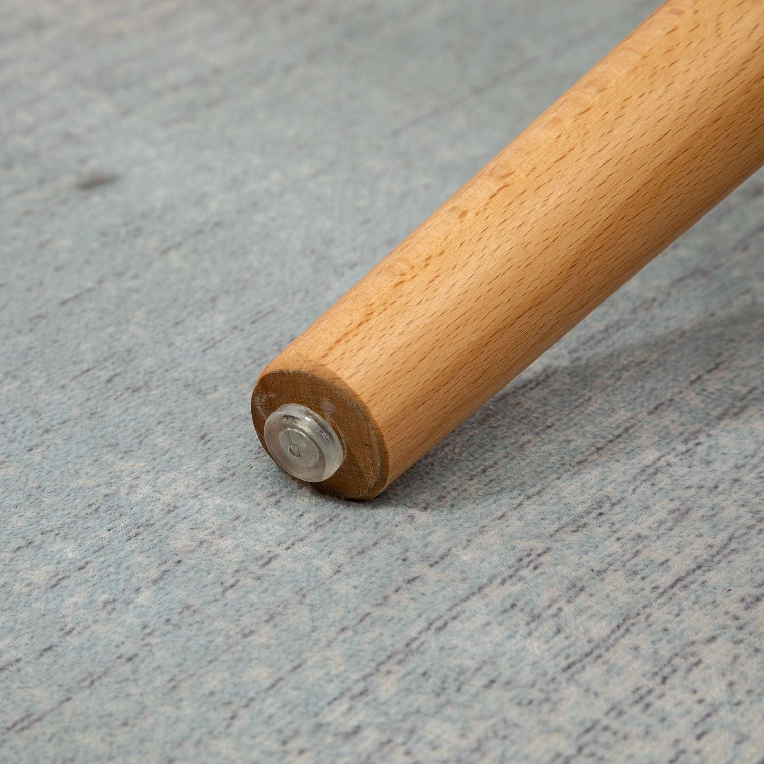 Gul Corduroy Wing Chair med pall – Wooden Legs Fåtölj