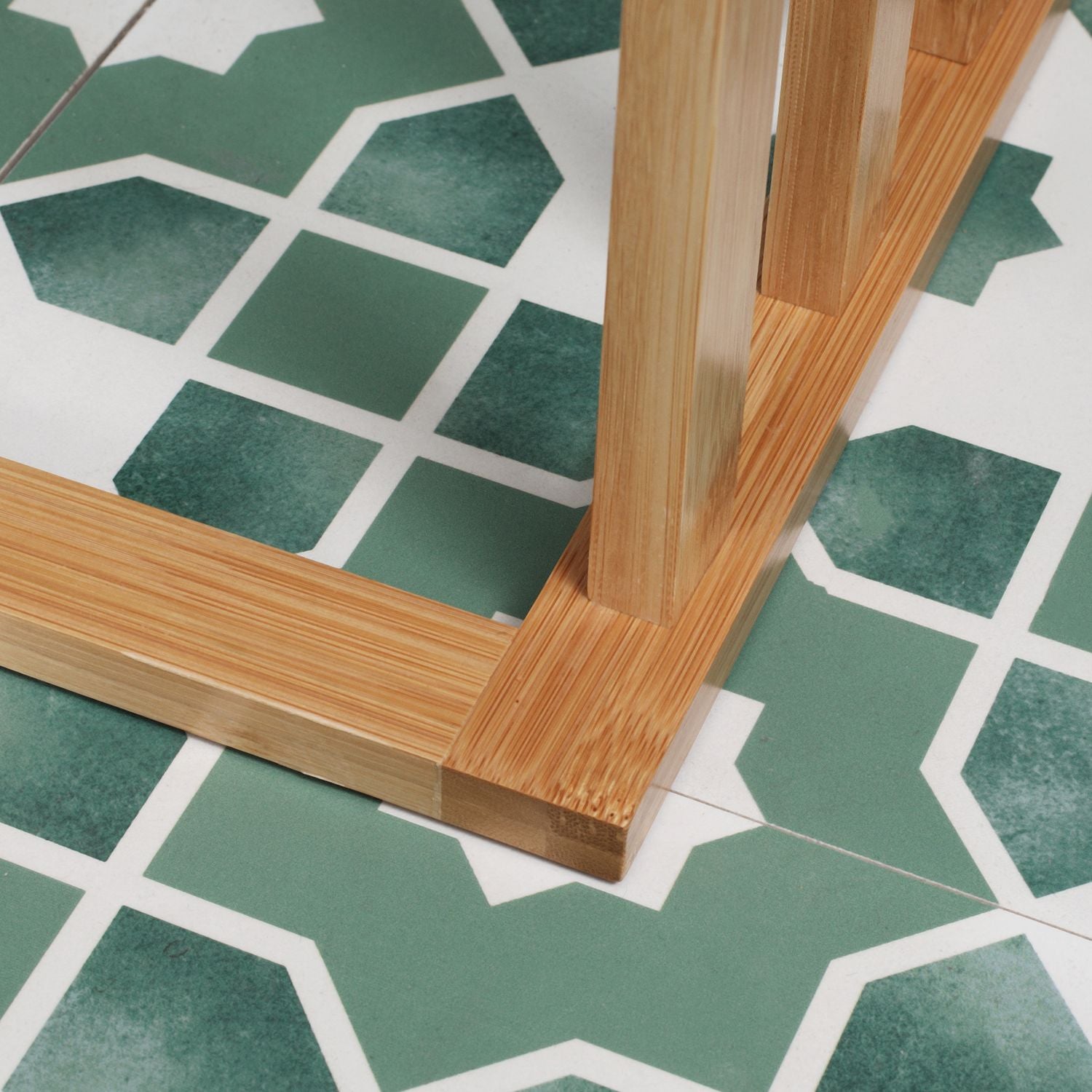 Fristående handduksställ i bambu med 3 stänger – naturlig finish